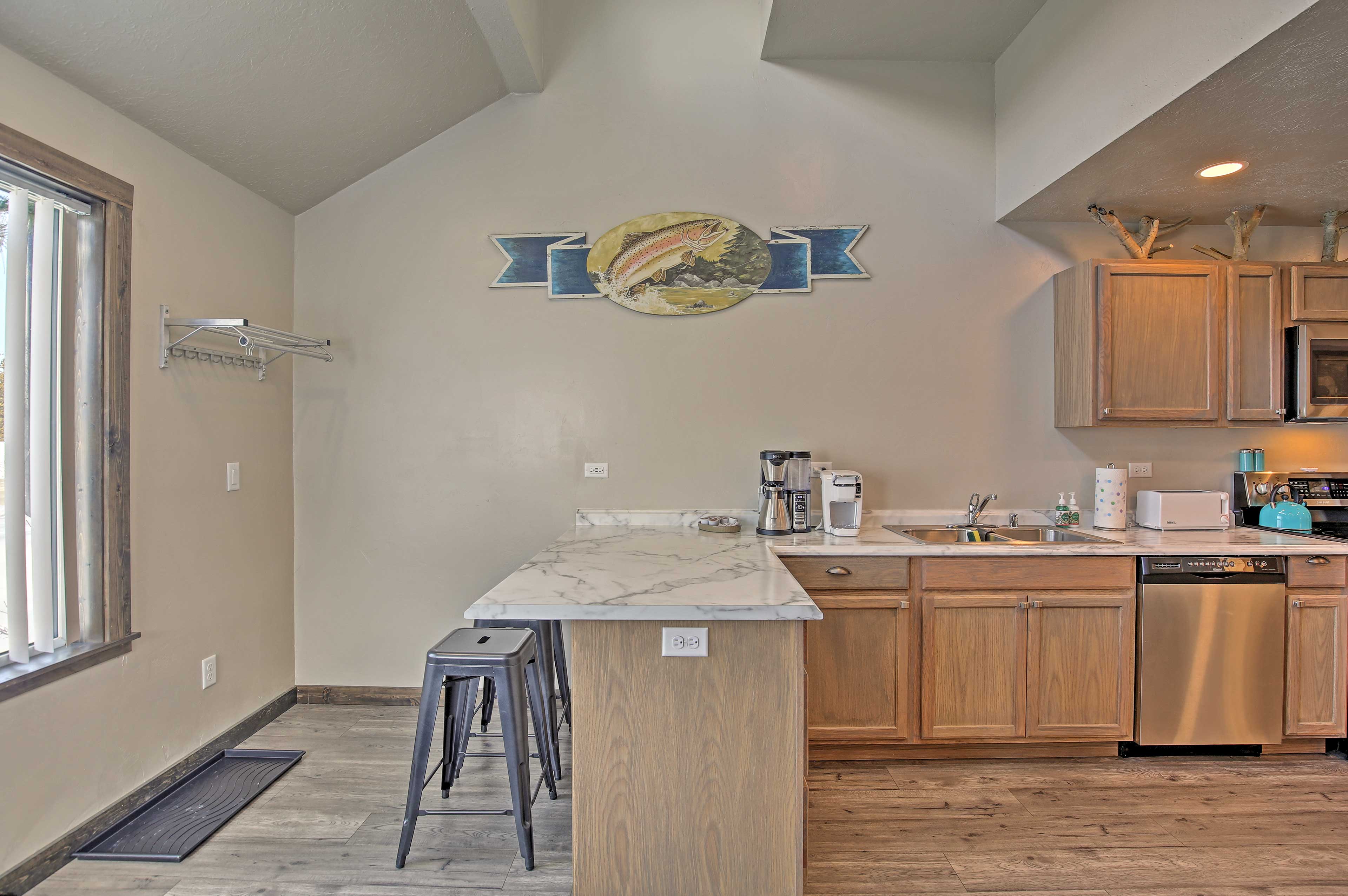 Charming Home - 1 Mi to Yellowstone National Park!