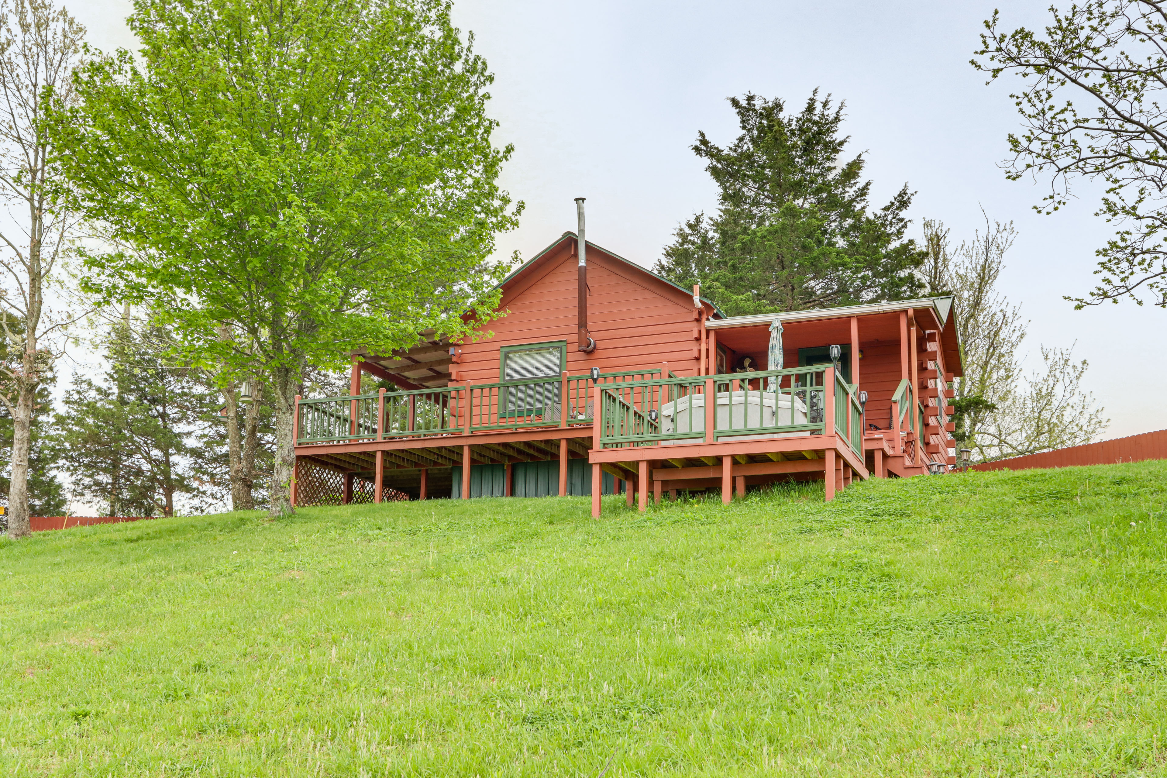 Cozy Pelsor Cabin w/ Mountain & Valley Views!