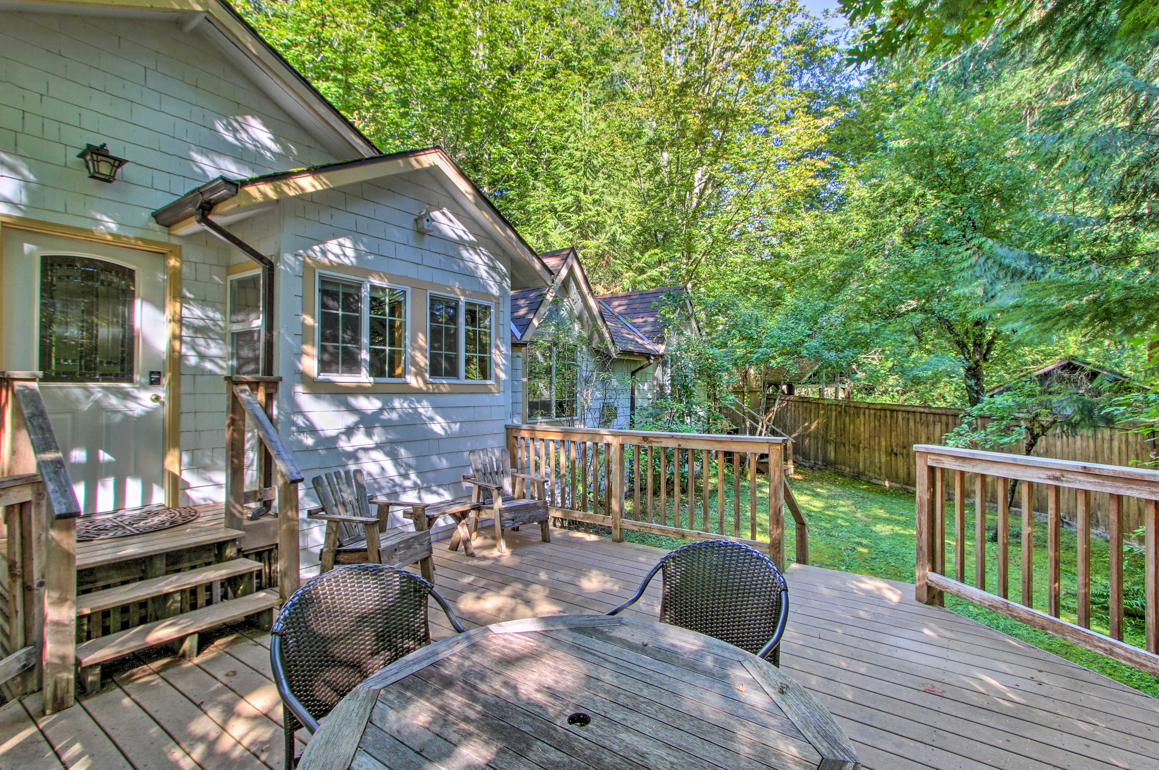 'Elk Hideaway:' Ashford Cottage w/ Hot Tub!