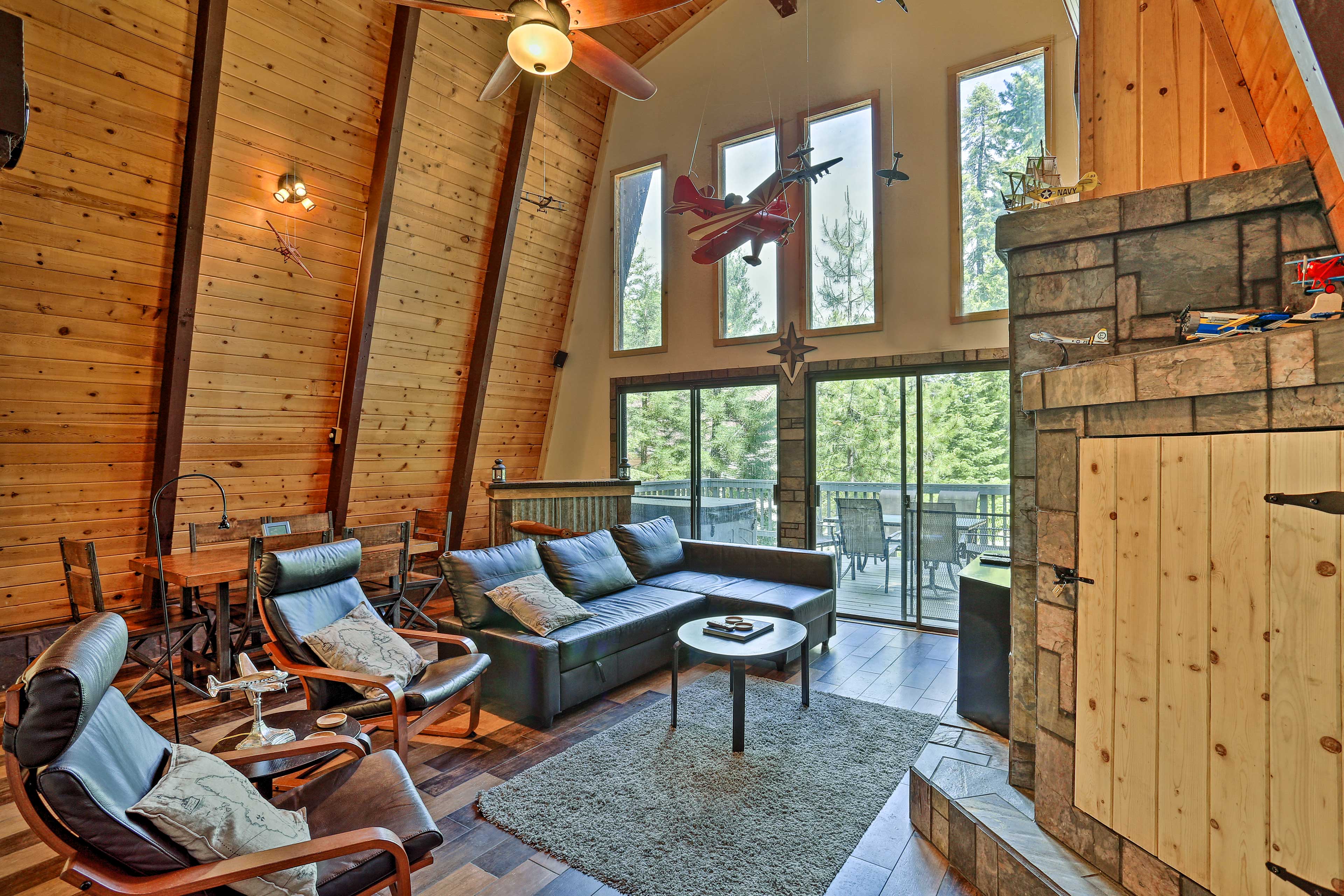 Chester Cabin w/ Hot Tub - Walk to Lake + Golfing!