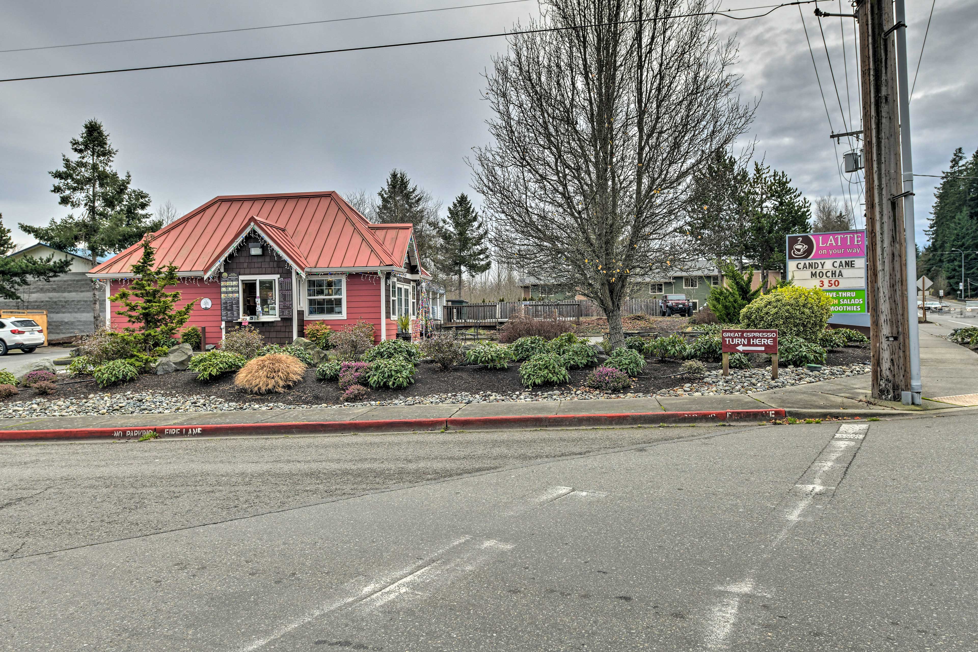 Cute Cottage w/ Deck Walk 115 Ft to Brewery & Cafe