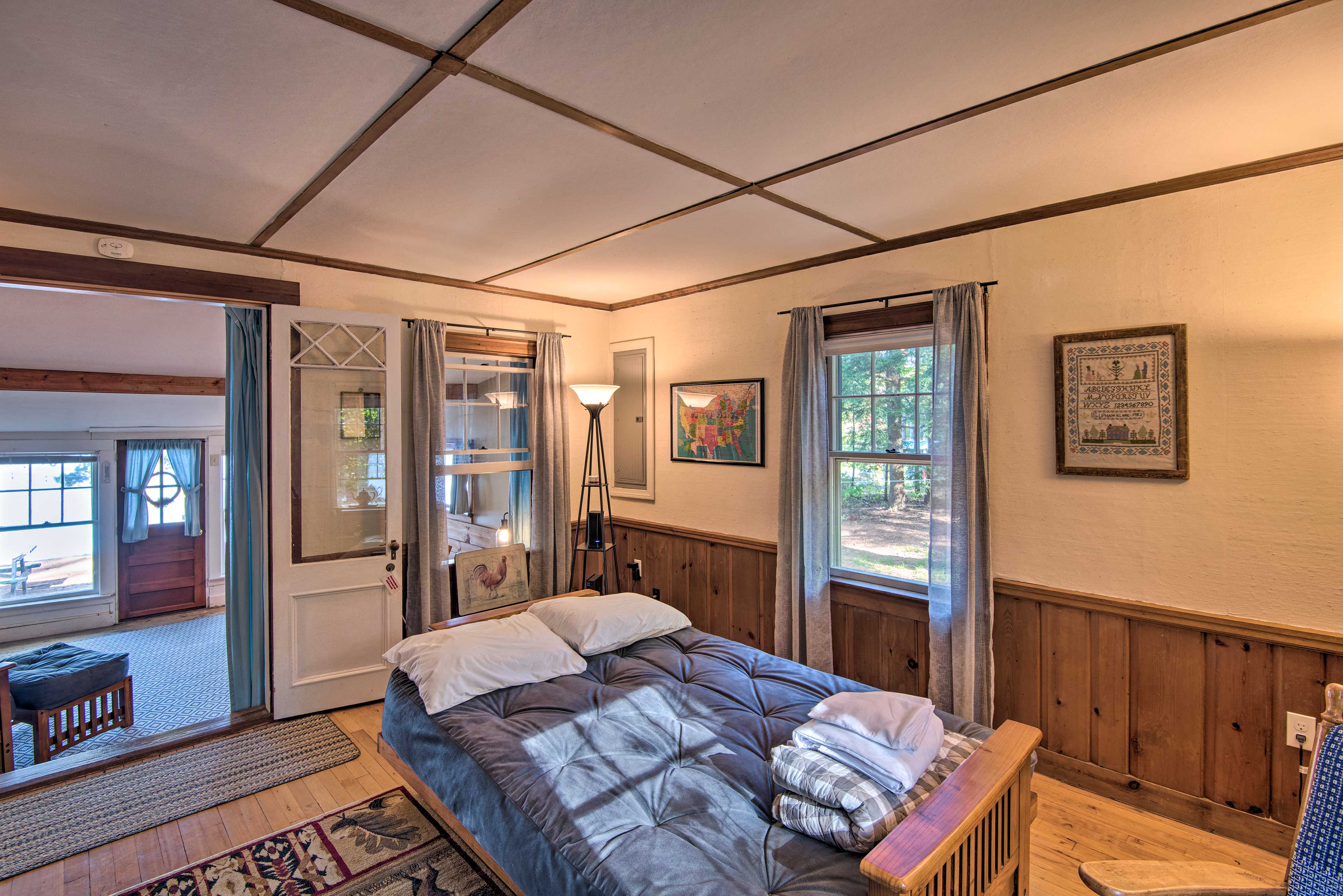 Pet-Friendly Waterfront Cottage: On-Site Bunkhouse