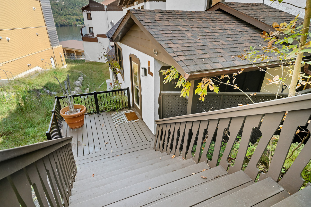 Chic Mt-Tremblant Condo with View on the Lake