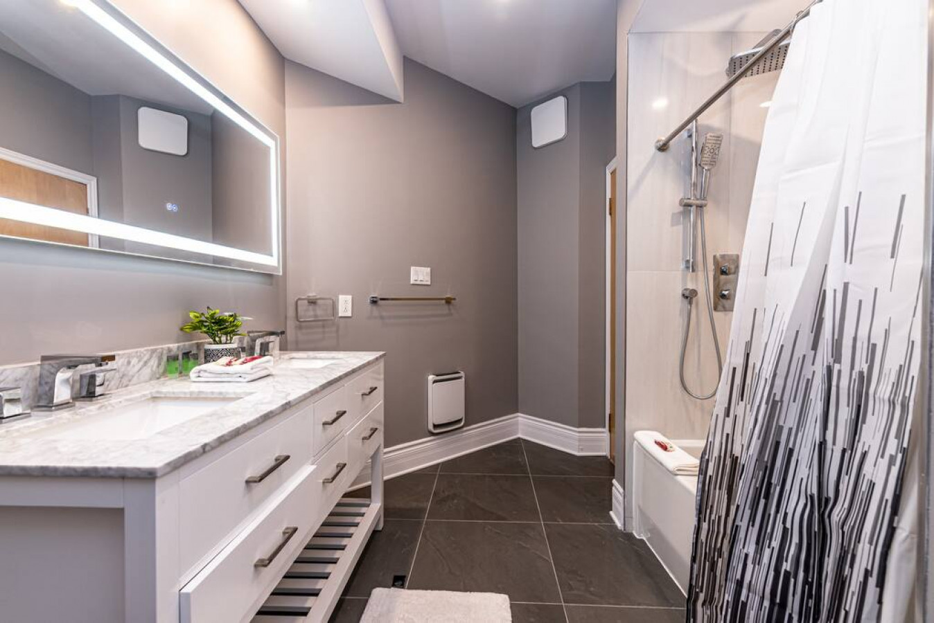 Family Friendly 3-bedroom beauty in Le Plateau