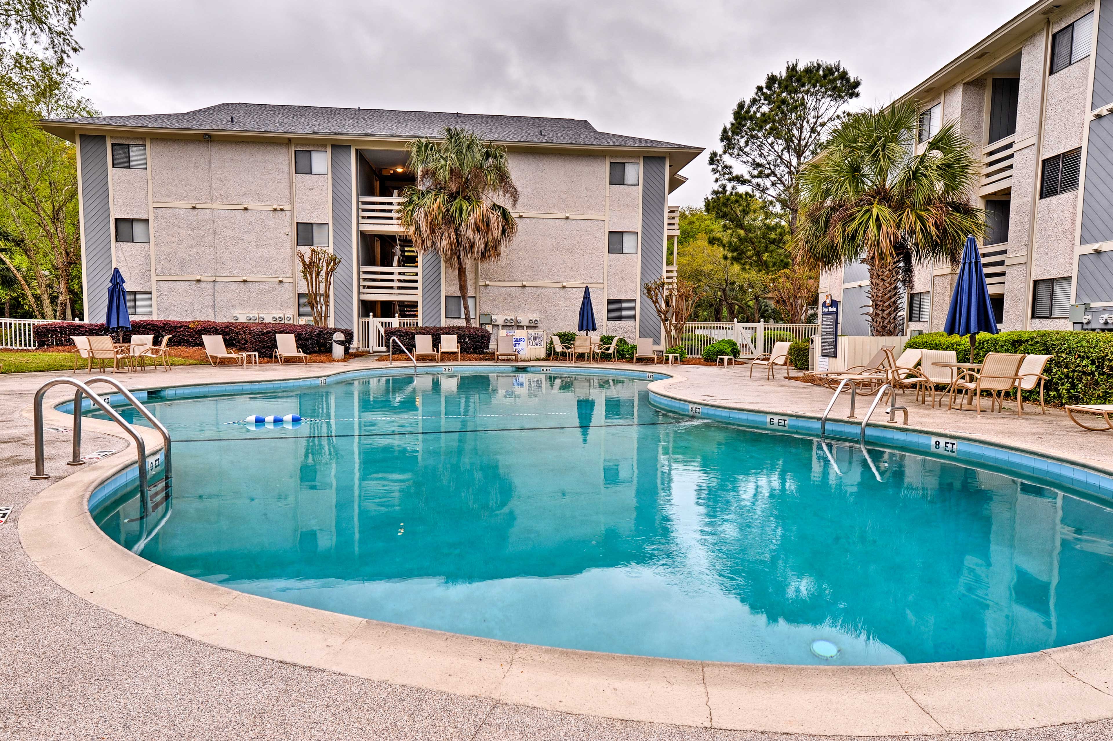 ResortStyle Hilton Head Condo Walk to Beach! Home Rental in Hilton