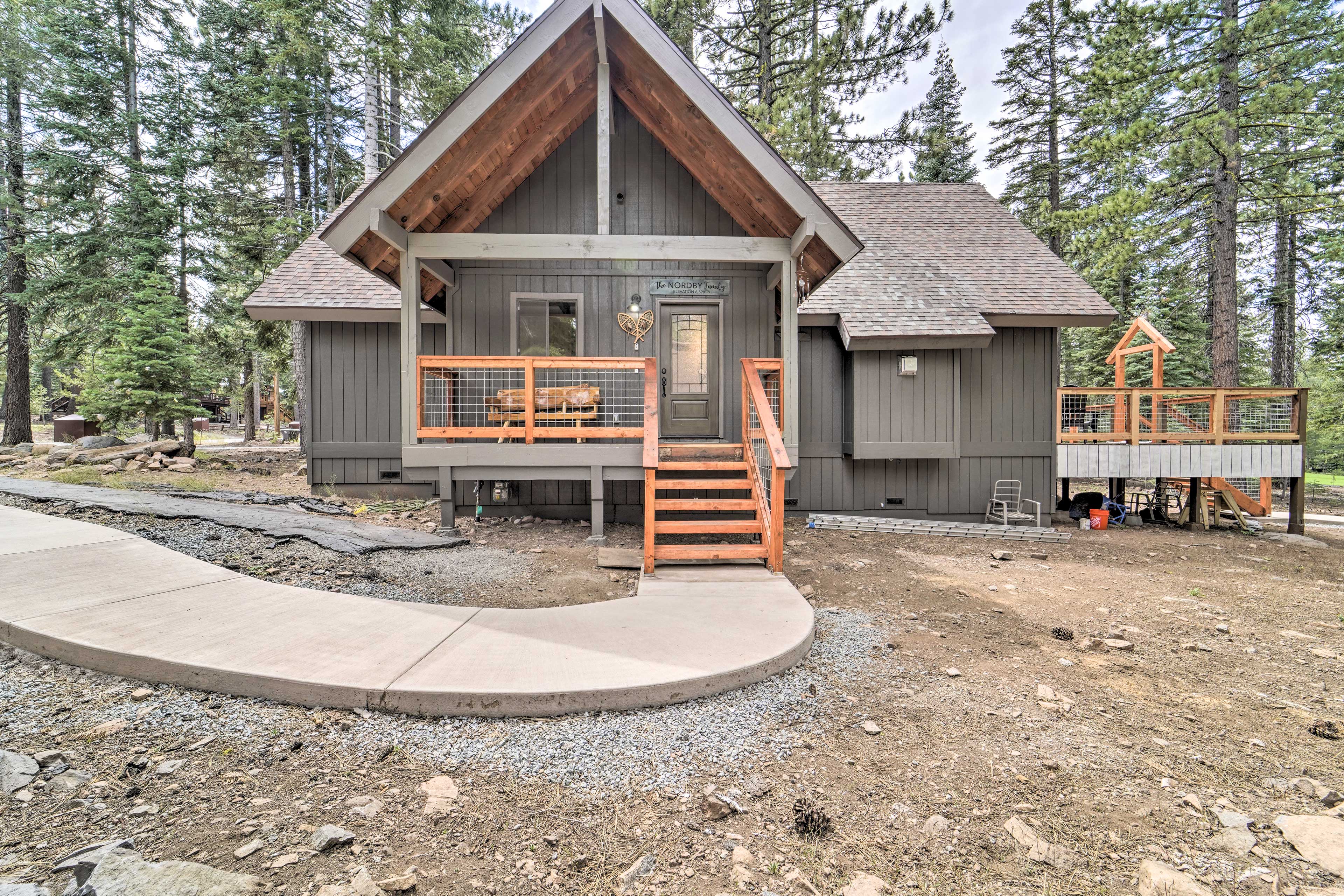 Property Image 2 - Updated Truckee Home w/ Large Deck & Gas Grill!