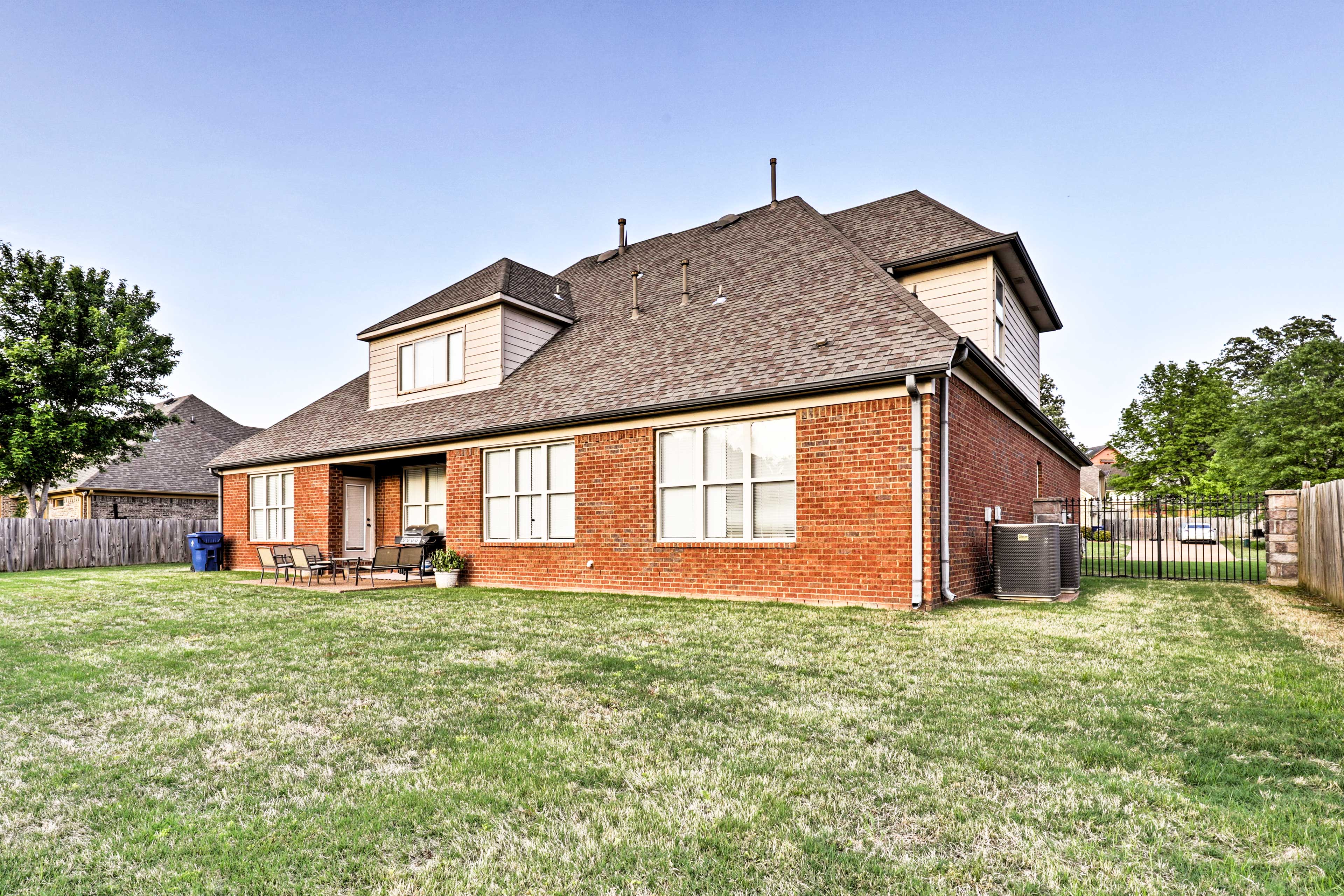 Cordova Home w/ Pool Table, 17 Mi to Memphis Zoo!