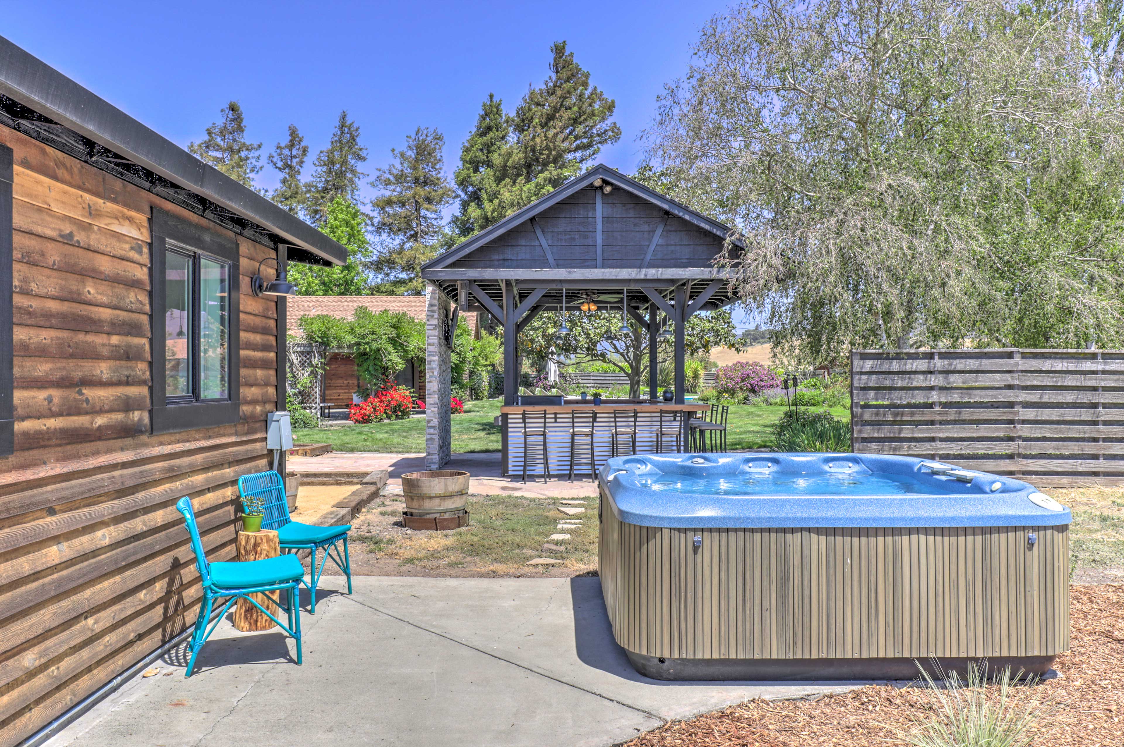 Property Image 2 - Stunning Wine Country Gem with Hot Tub + Patio!