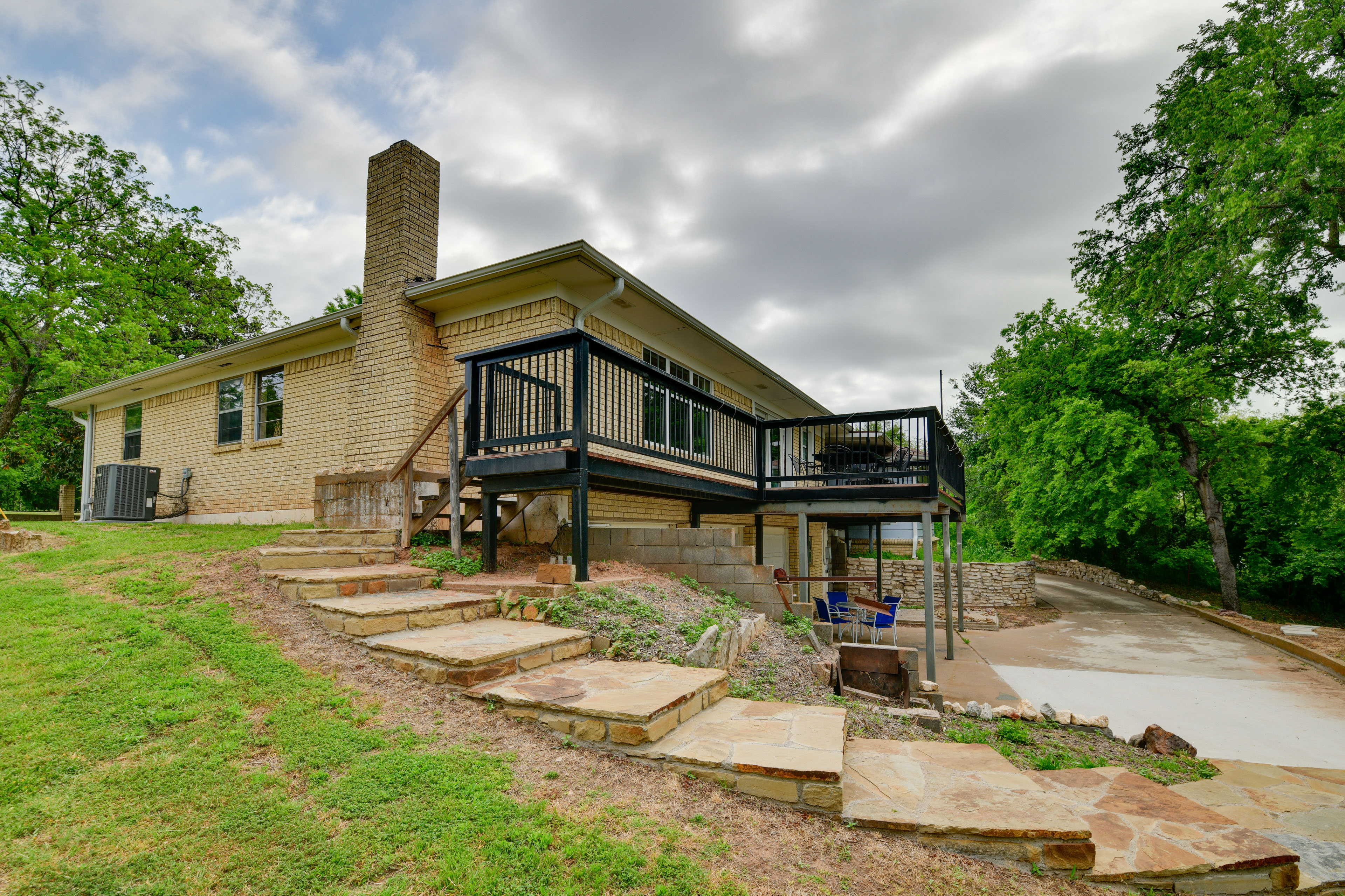 Property Image 2 - Sunny Lakefront Family Paradise w/ Deck & 2 Kayaks