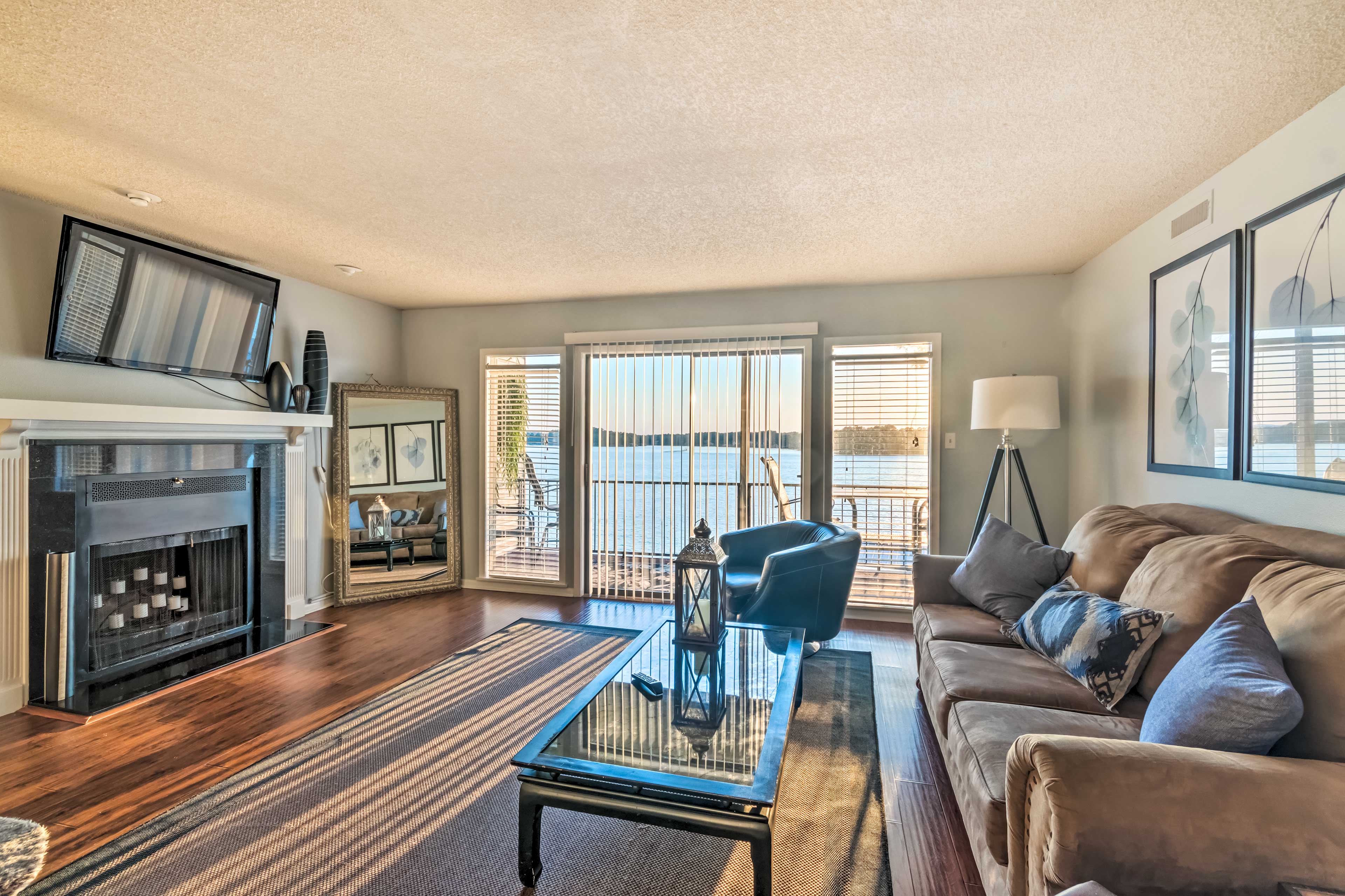Property Image 2 - Sunset-View Resort Condo on Lake Hamilton!