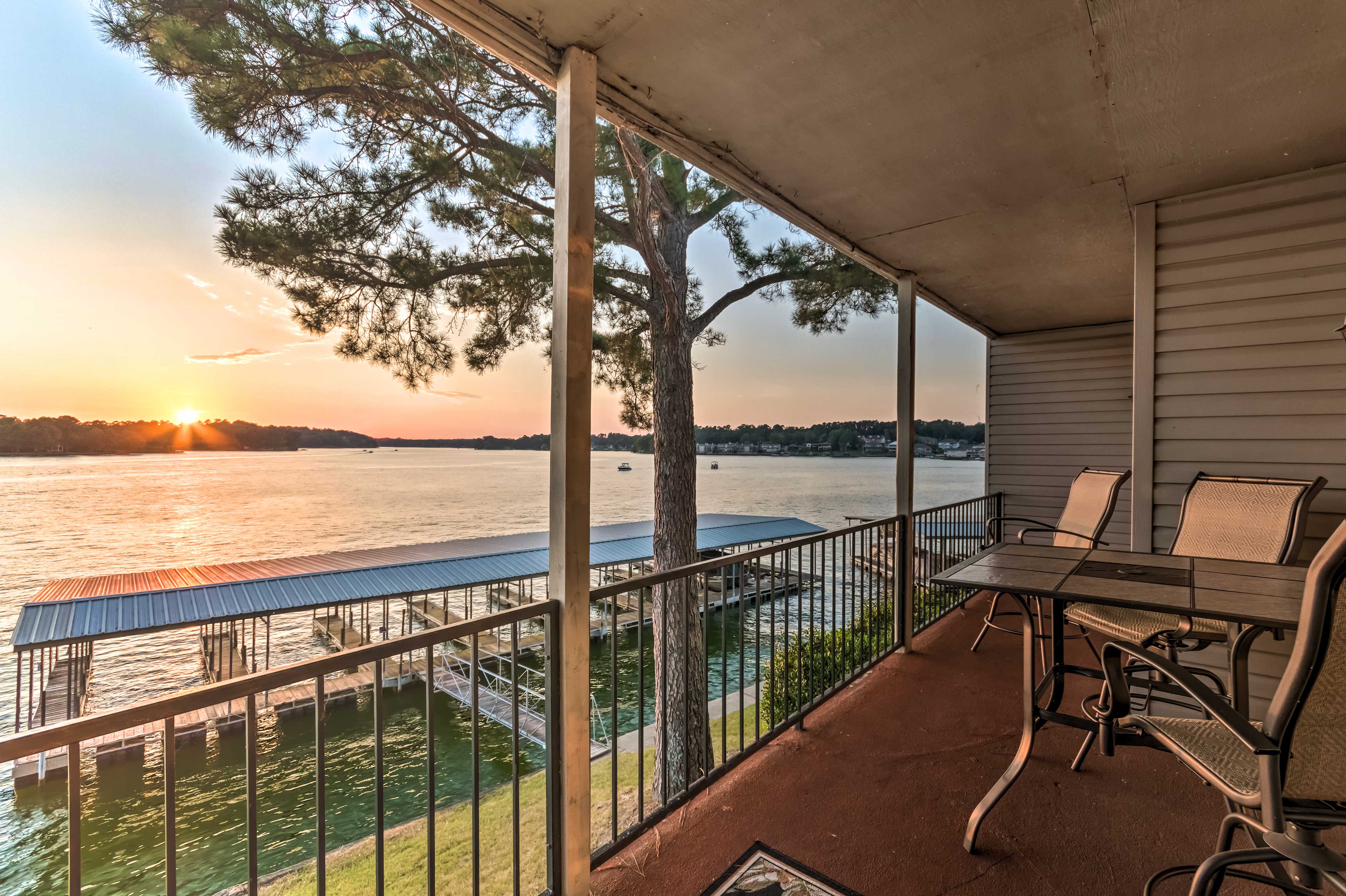 Property Image 1 - Sunset-View Resort Condo on Lake Hamilton!