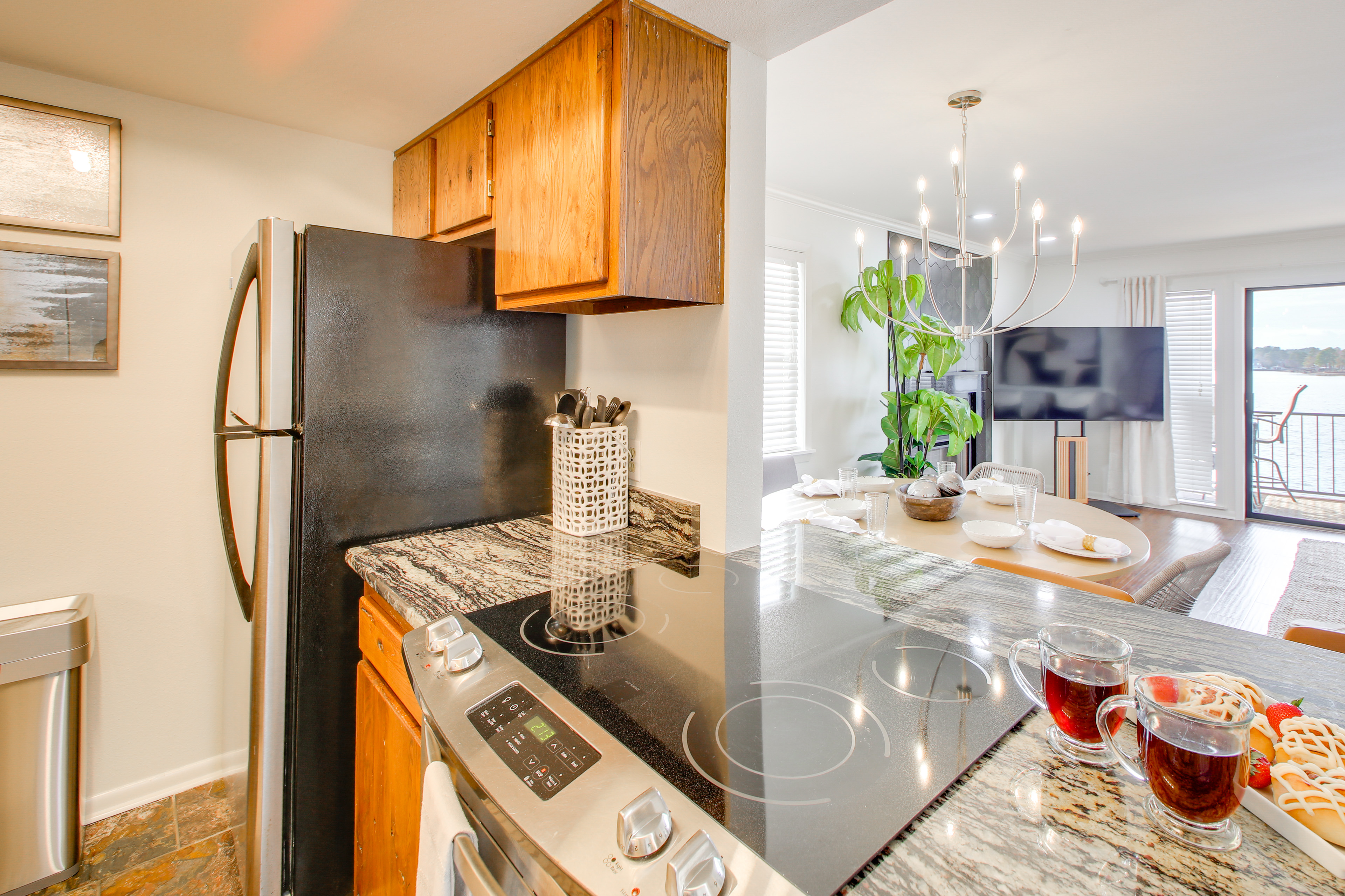 Sunset-View Resort Condo on Lake Hamilton!