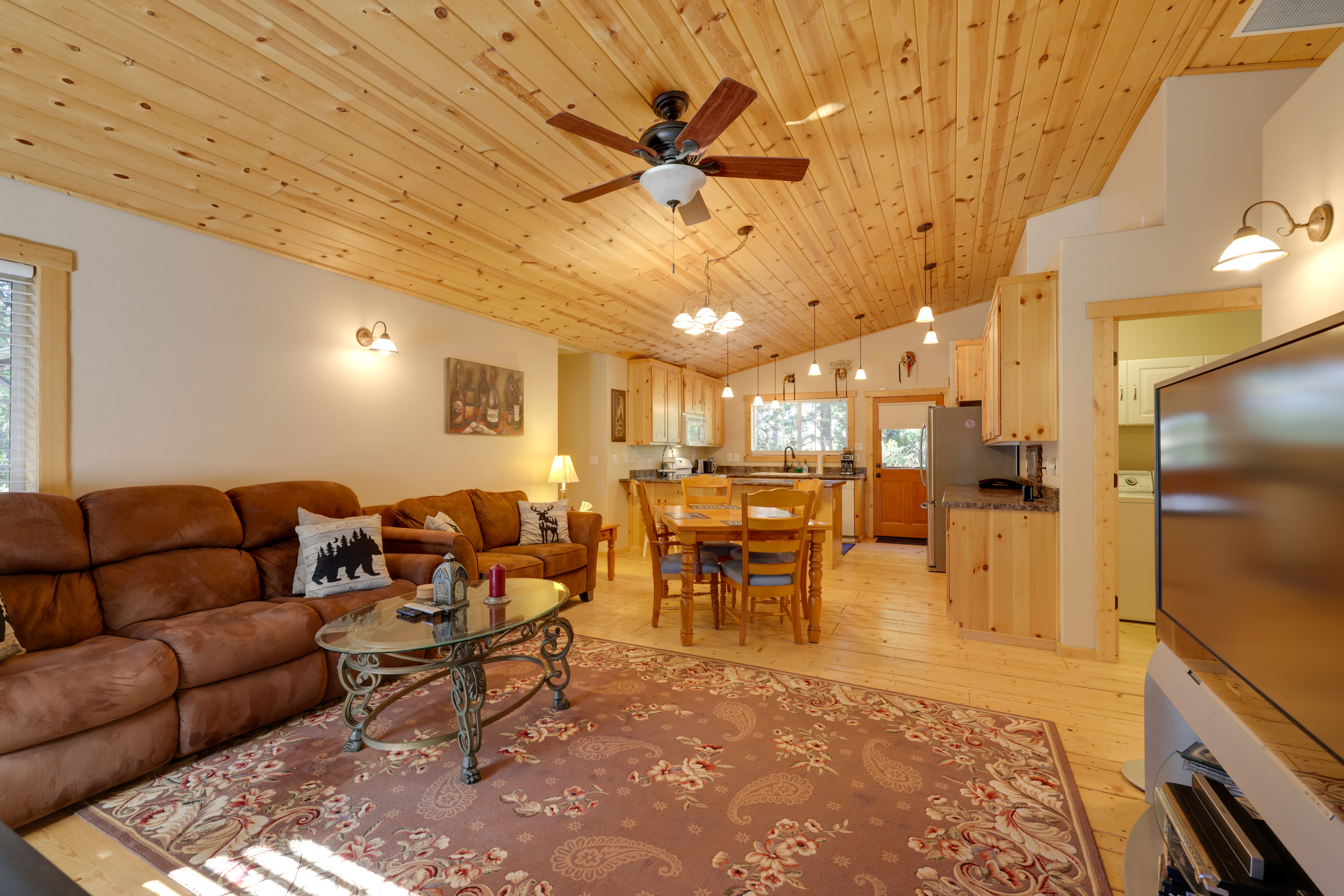 Near Hikes: Arnold Cabin w/ EV Charger & Fire Pit