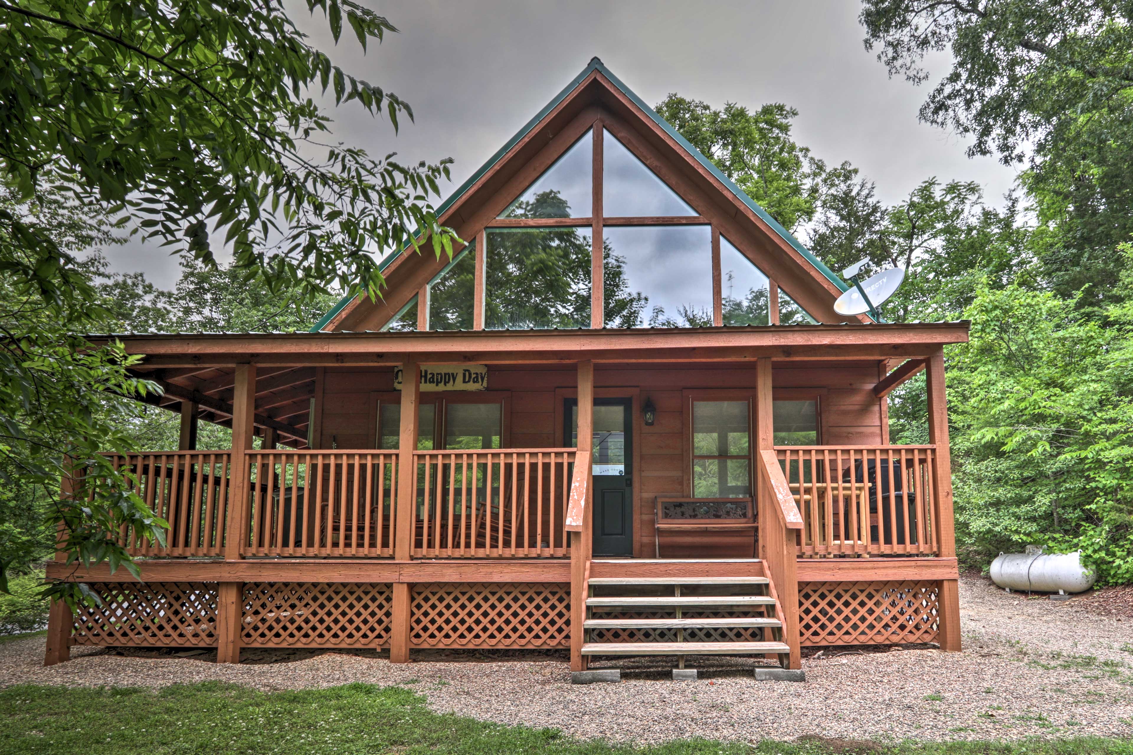 Property Image 1 - ’The Moonshine’ Cabin: Hot Tub, 3 Mi to Dollywood