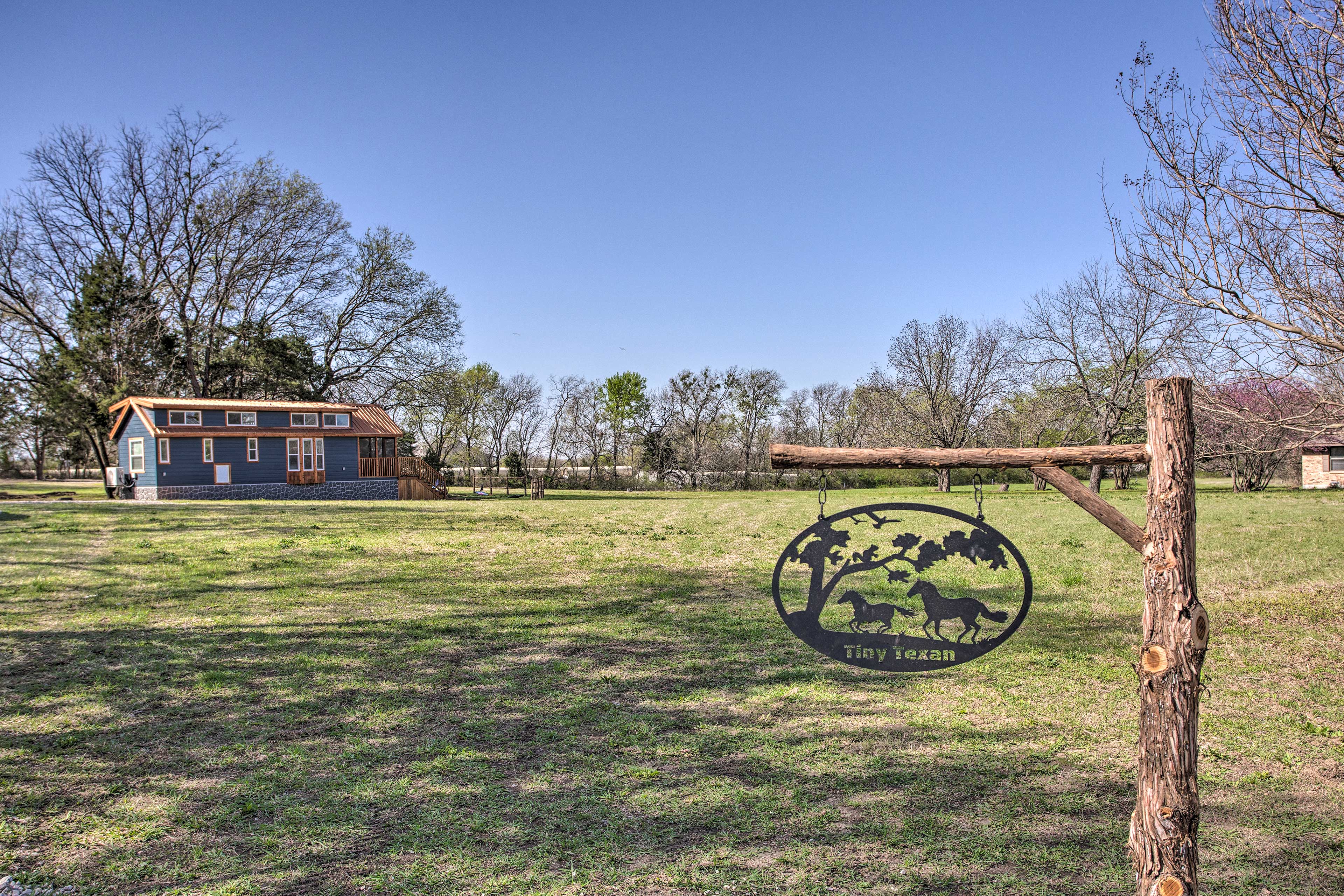 Property Image 2 - Cozy McKinney Cottage Home w/ Porch & Fire Pit!