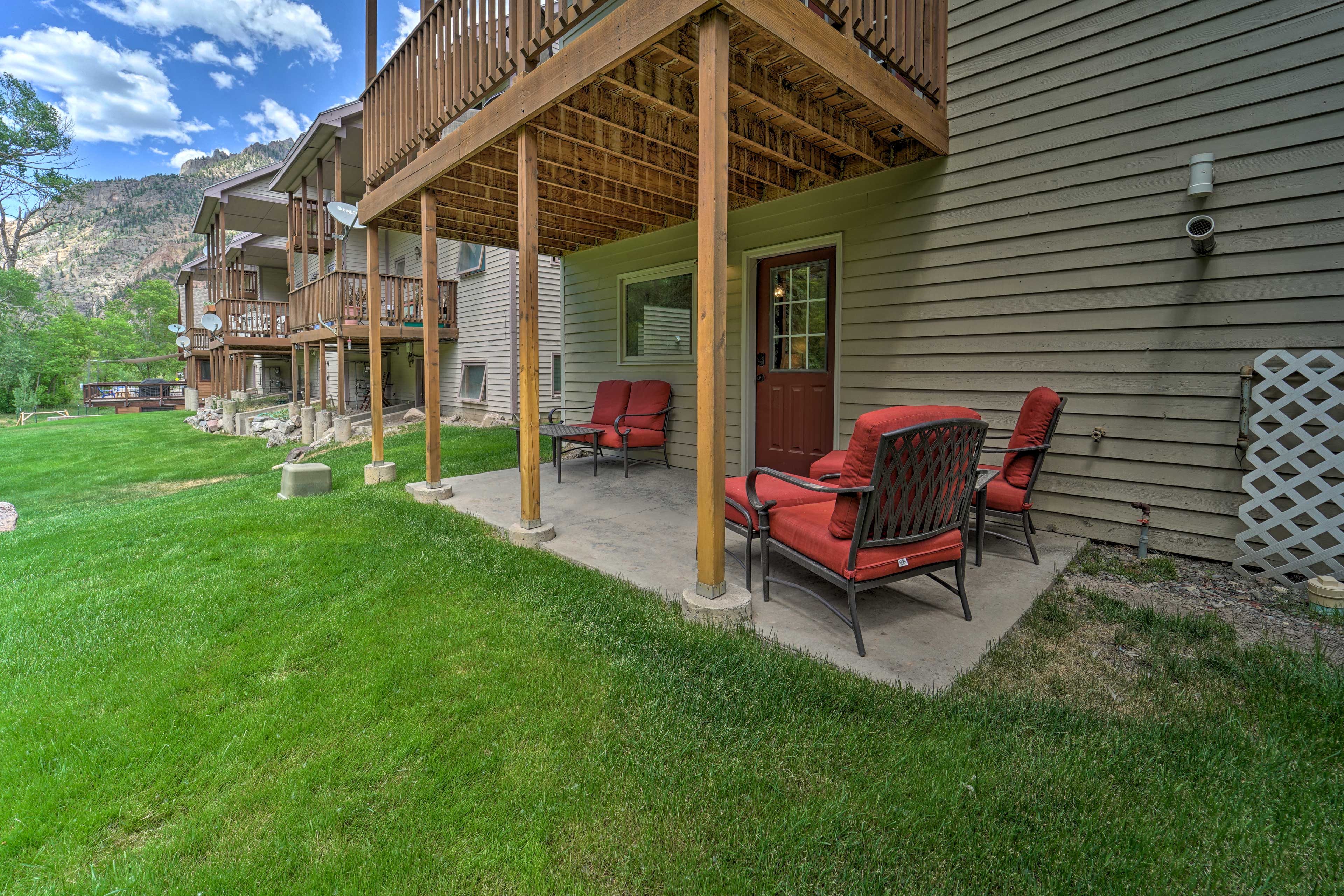 Townhome w/ Mtn Views: 1 Block to Downtown Ouray!