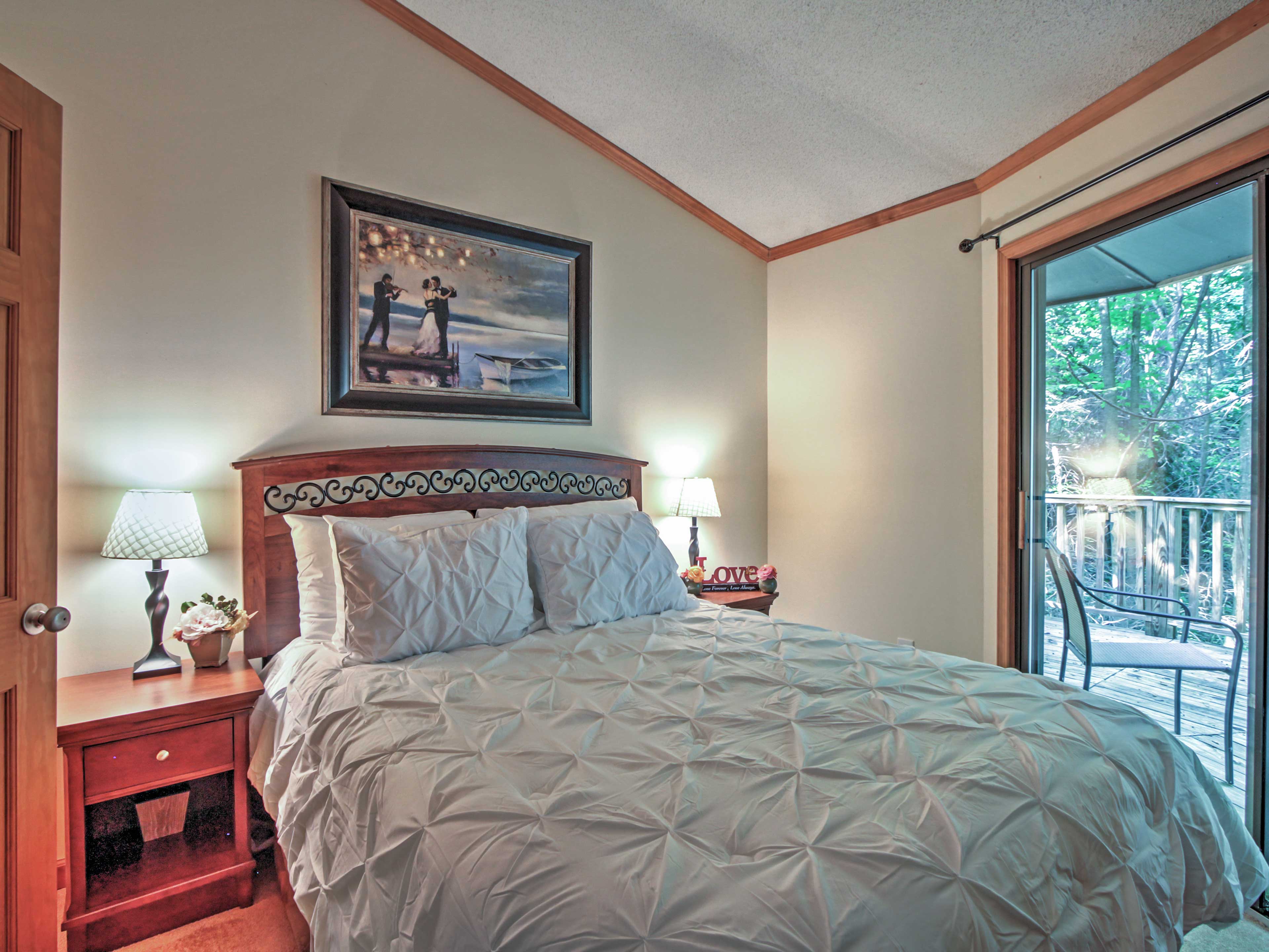 Unique Gatlinburg Cabin: Decks, Hot Tub, Fire Pit