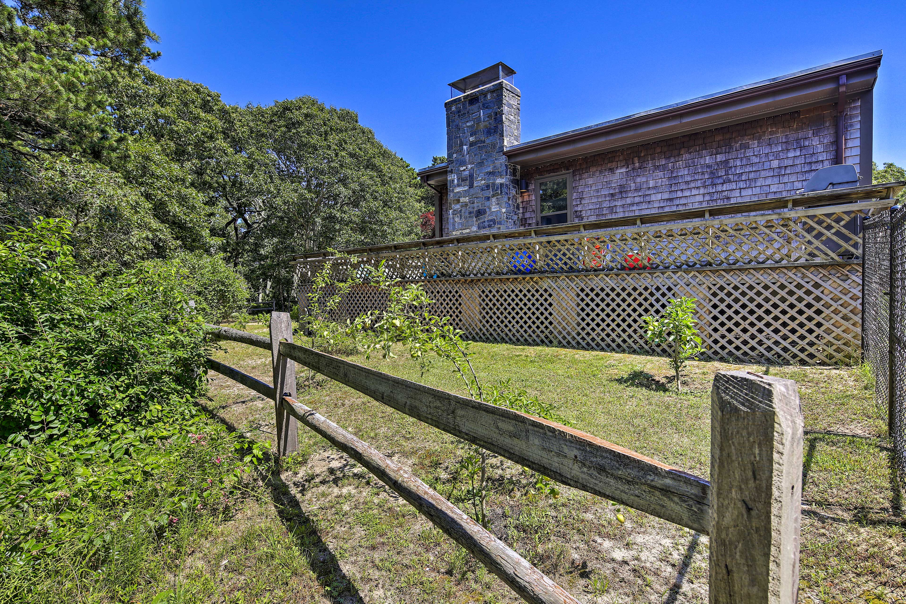 Coastal Wellfleet Cottage: Walk to Chipman's Cove!