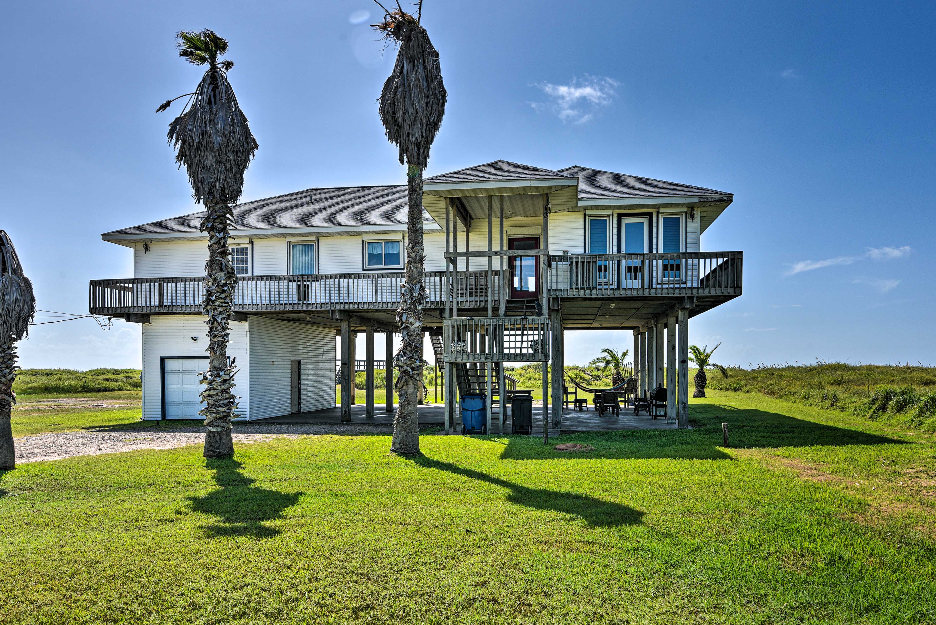 Property Image 2 - Casa Bonita Surfside w/ Direct Beach Access!
