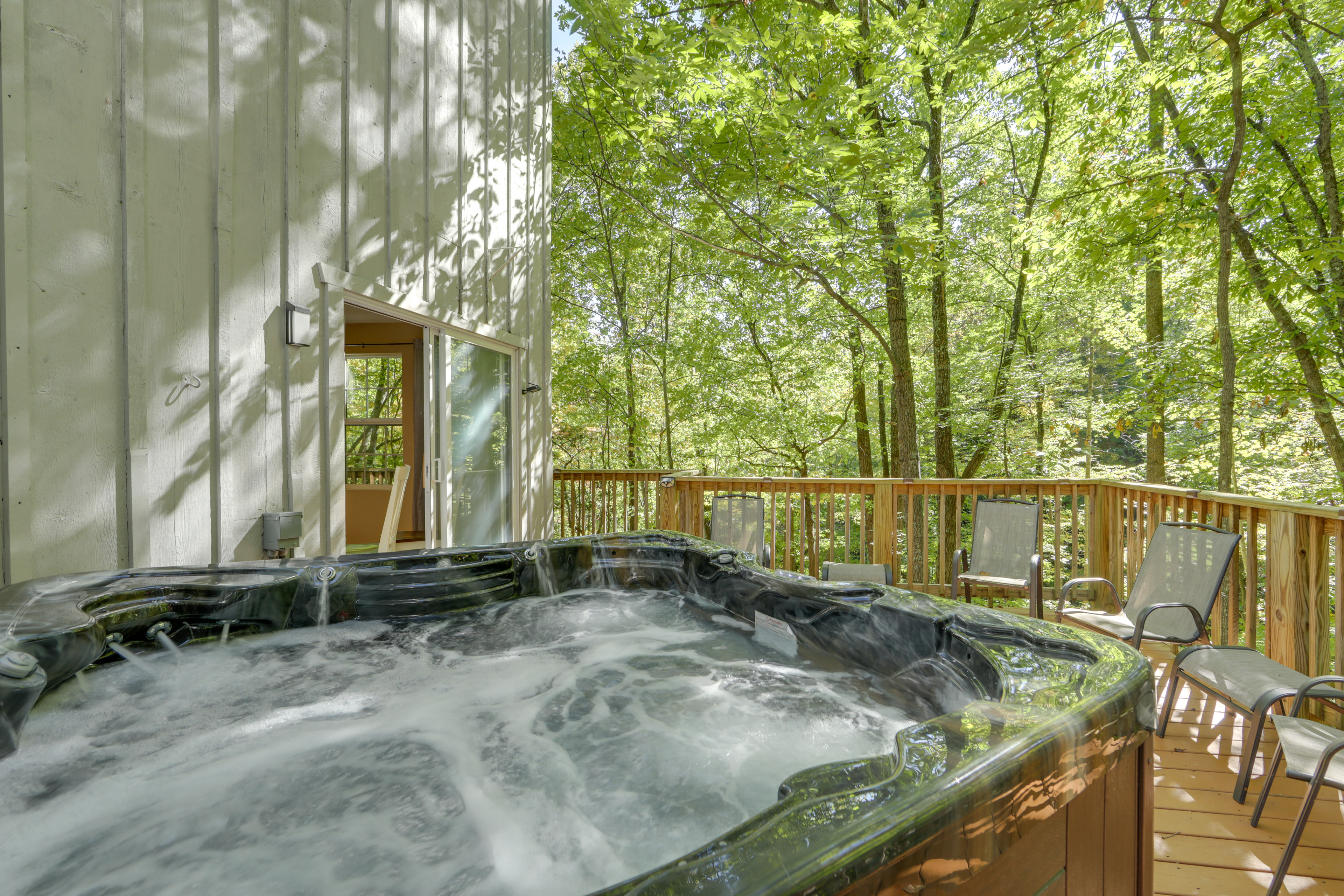 Hot Tub & Game Room: Gatlinburg Golf Getaway!