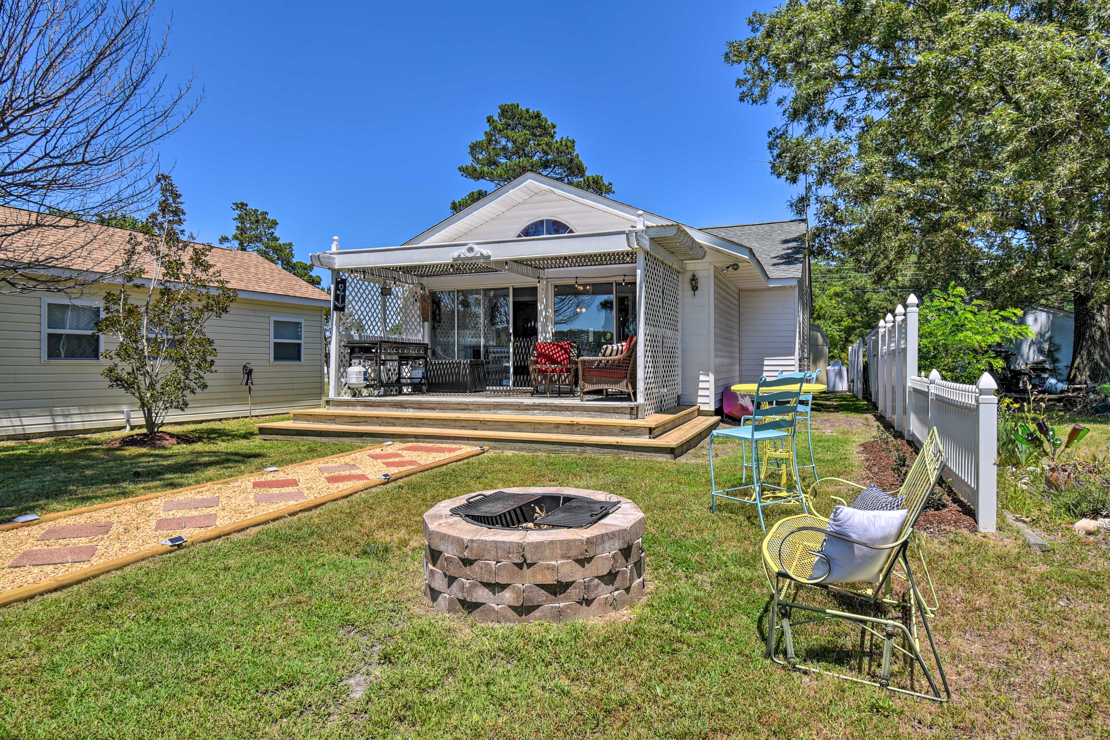 Property Image 2 - Riverfront Cottage: Fire Pit & Kayaks