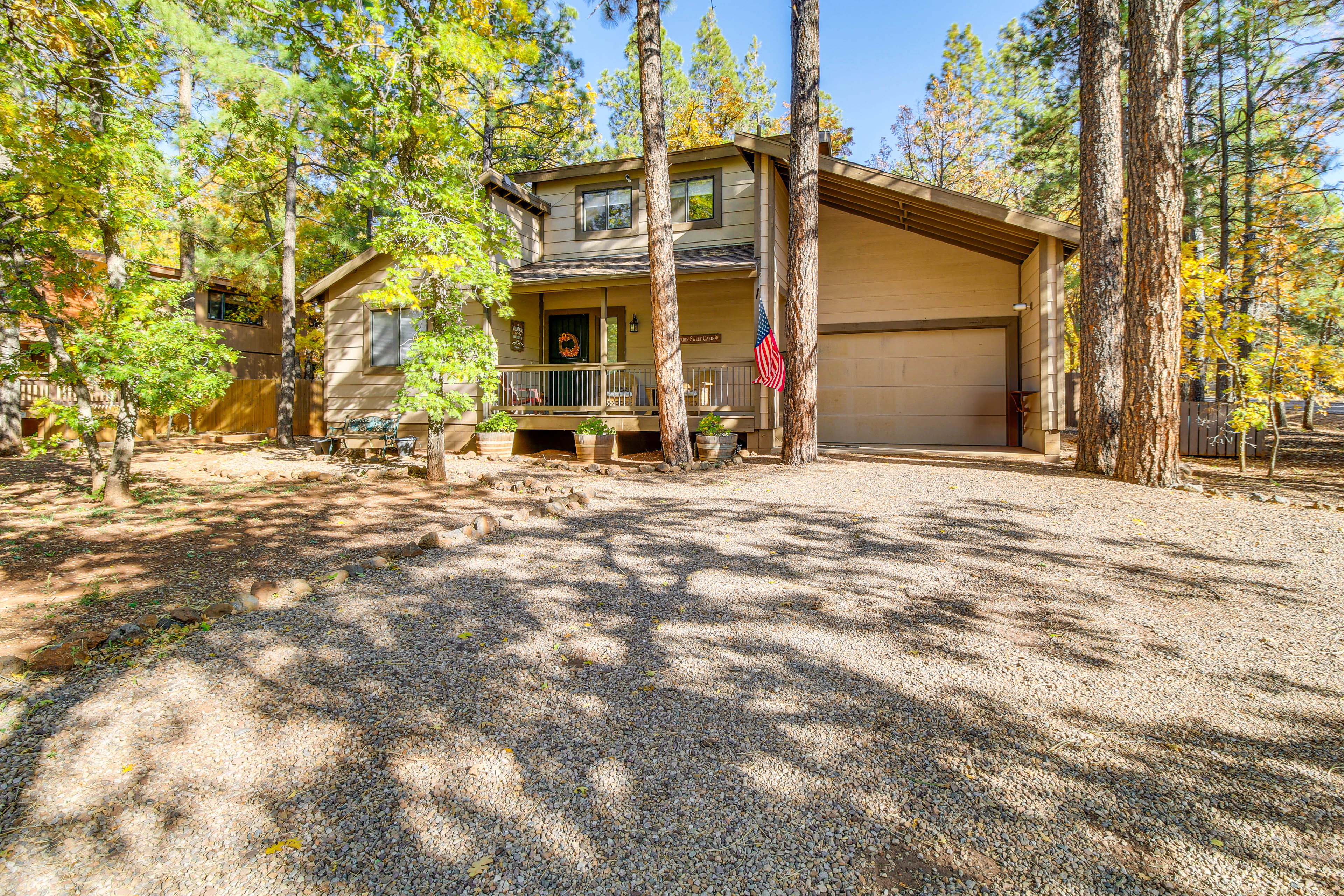 Property Image 2 - Spacious Pinetop Cabin w/ Deck - 7 Mi to Show Low!