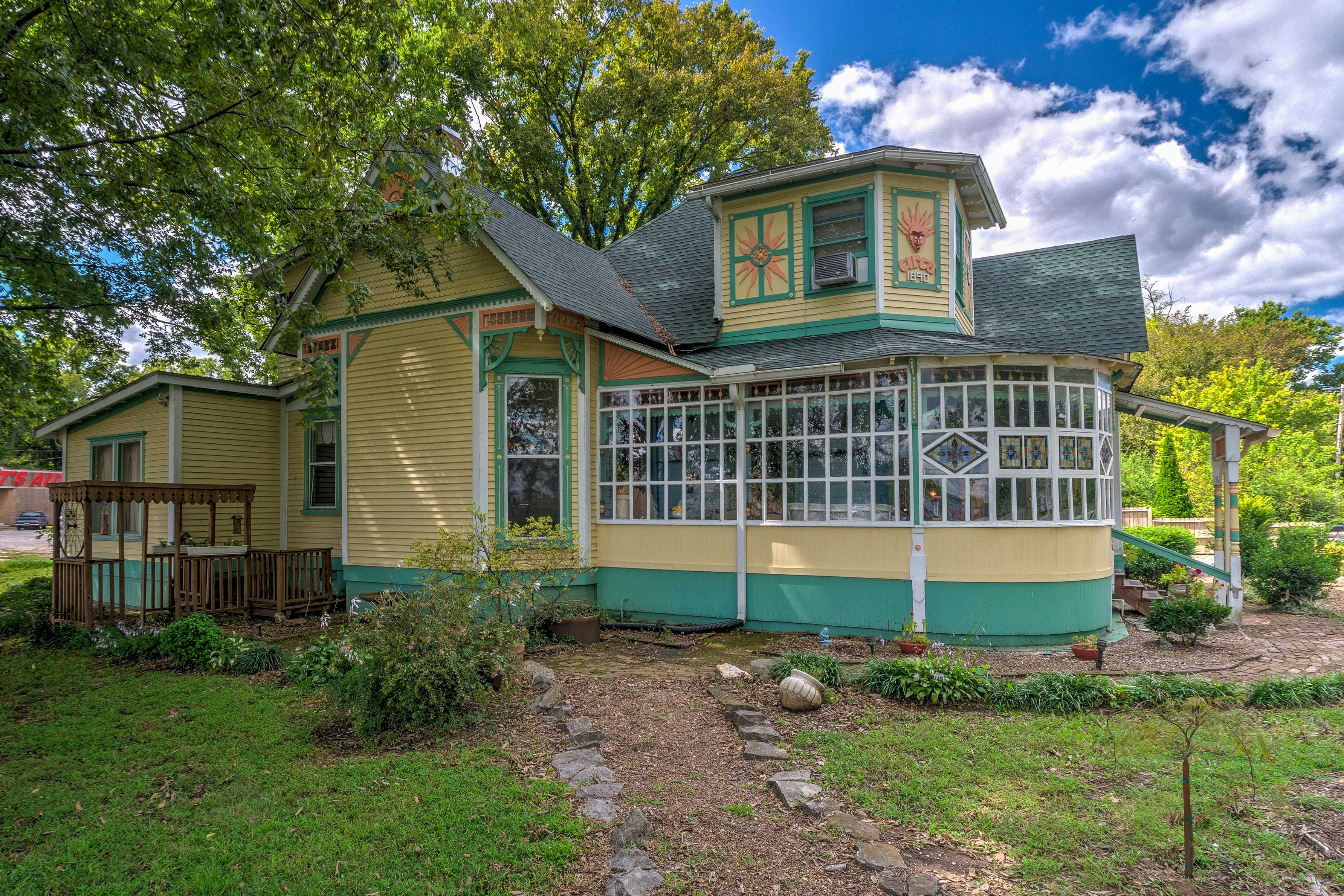 Russellville House w/ Garden - Walk to Main Street
