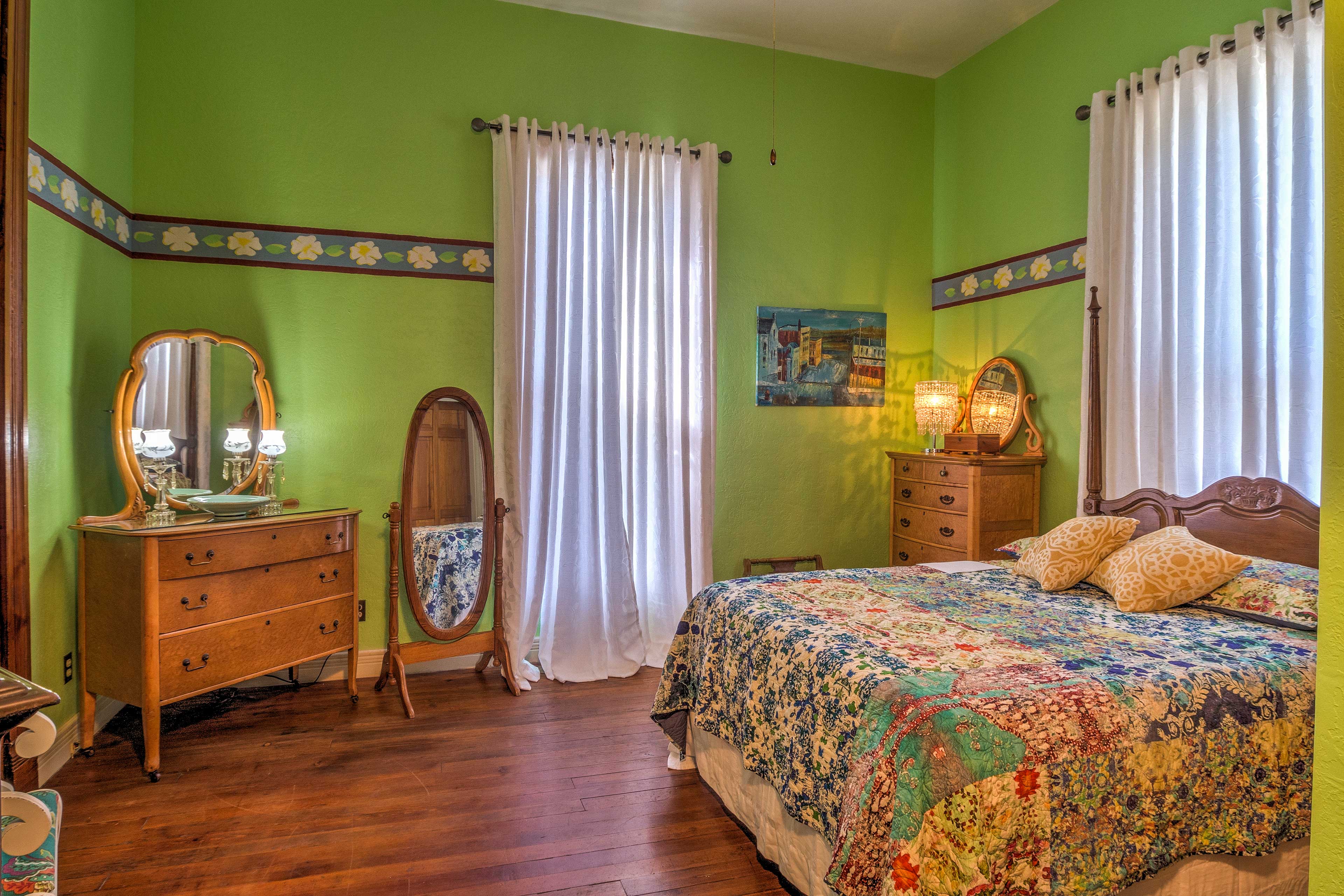 Russellville House w/ Garden - Walk to Main Street