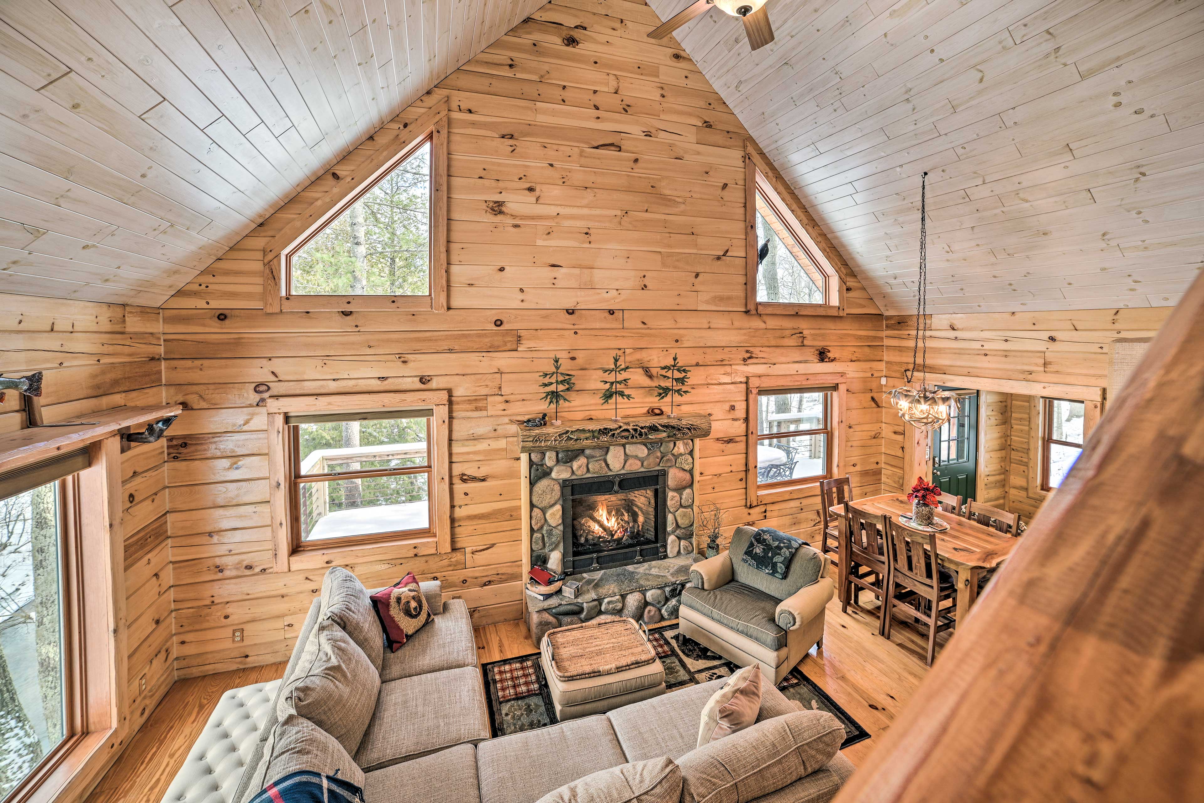 Property Image 1 - ’Rainbow Lodge’ at Scenic Double J River Camp