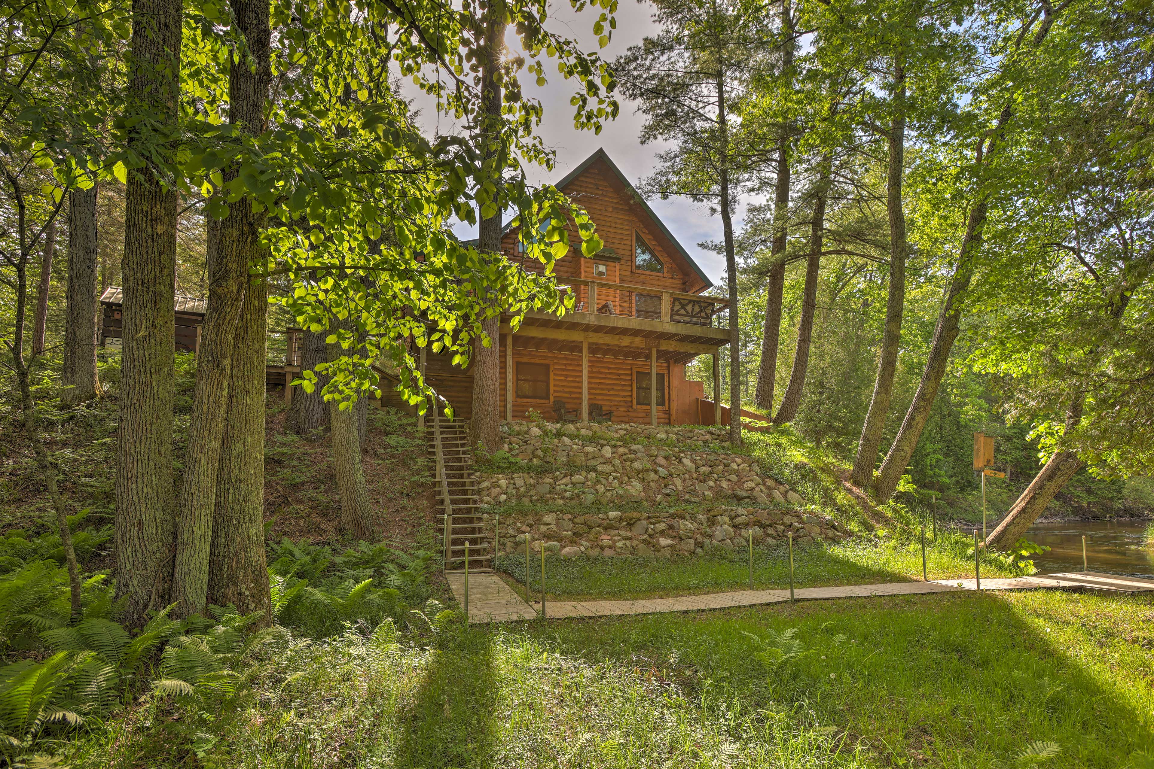 Property Image 2 - ’Rainbow Lodge’ at Scenic Double J River Camp