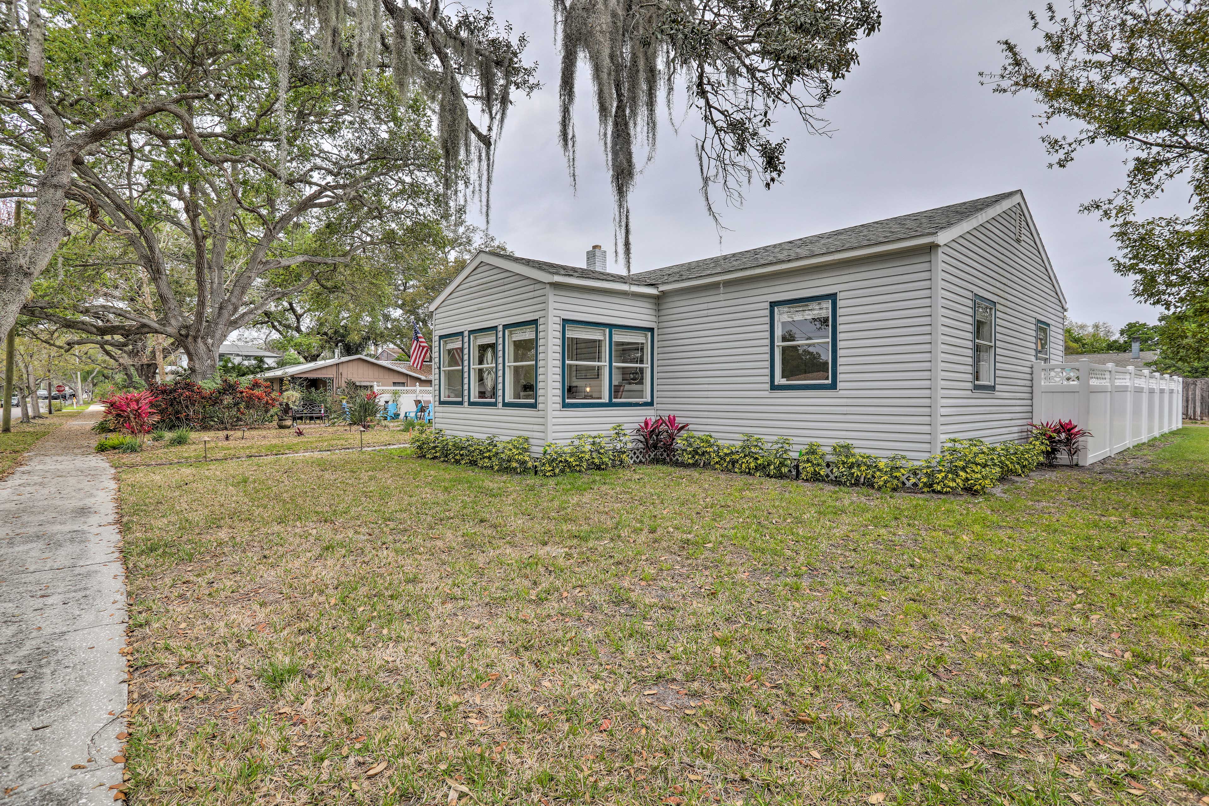 Property Image 2 - Tampa Bay Area Cottage w/ Gas Grill and Fire Pit!