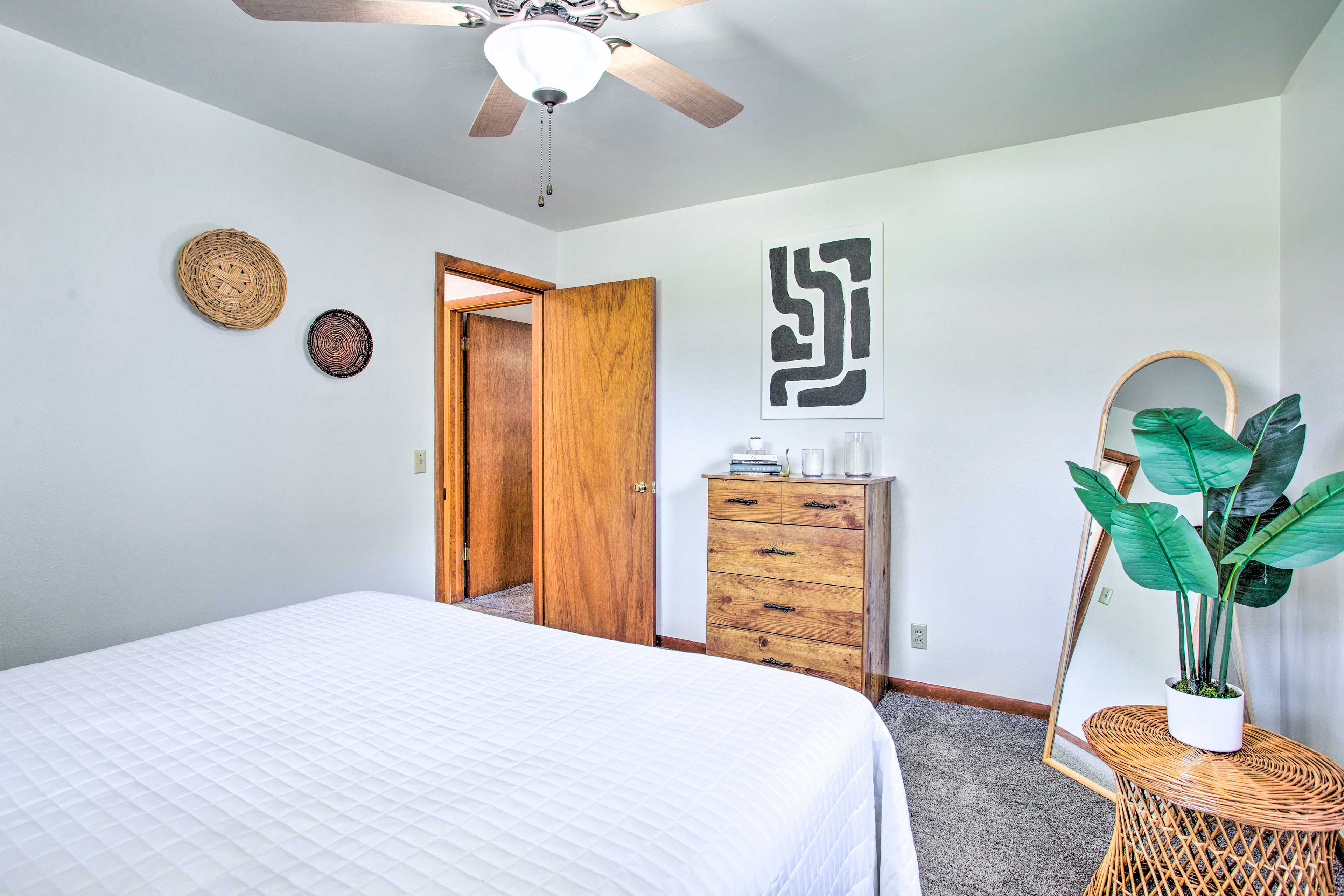 Woodward Home Near Crystal Beach Water Park!