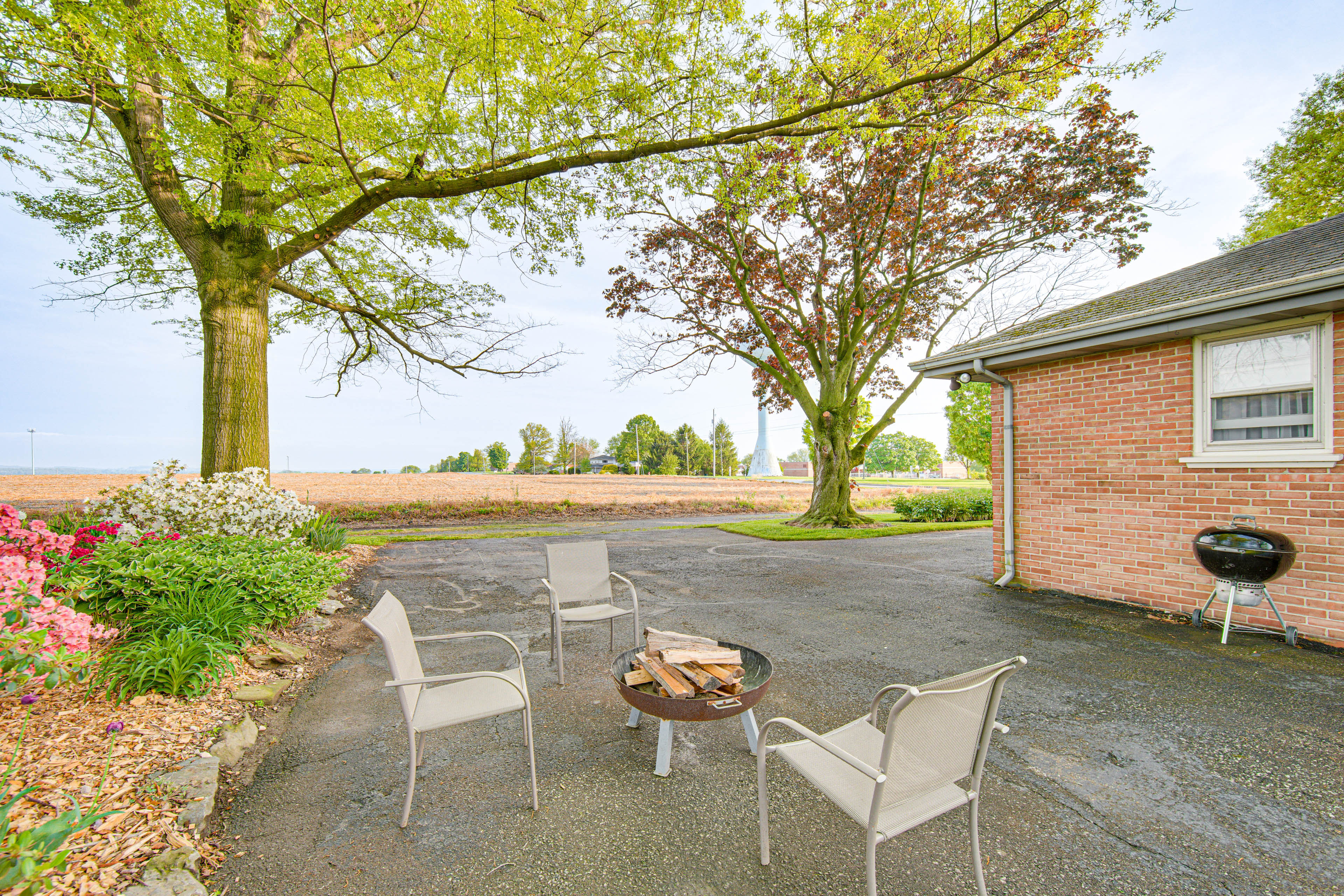 3 Mi to Dutch Wonderland: Serene Home w/ Deck