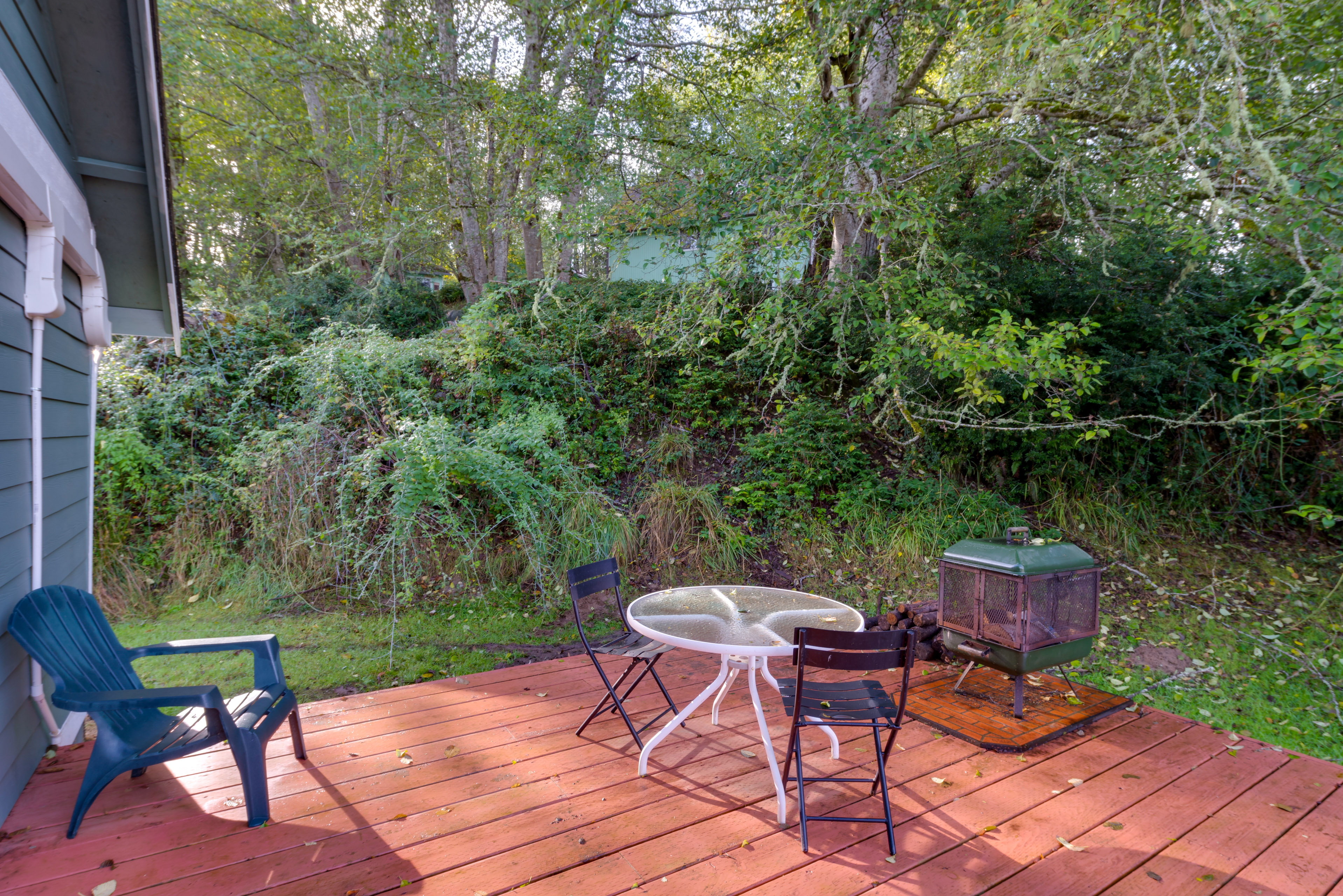 Herron Island Cabin w/ Deck: Walk to Beach!