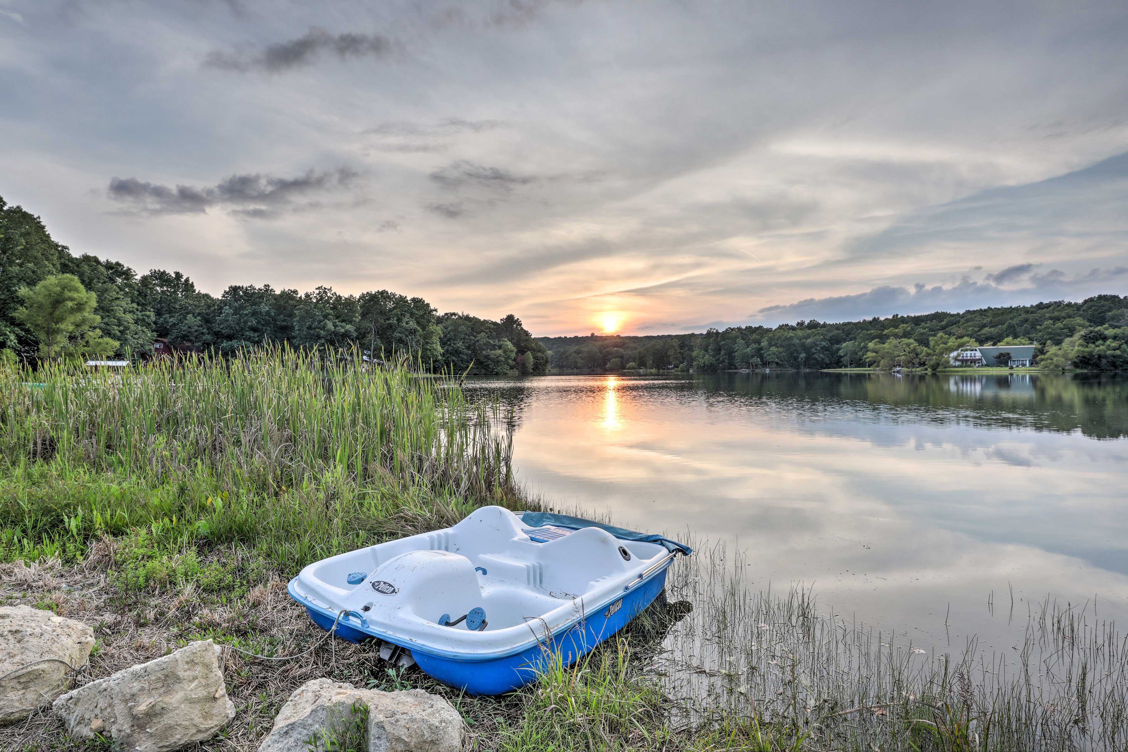 Property Image 1 - Waterfront Dunlap Cottage: Large Yard + Views