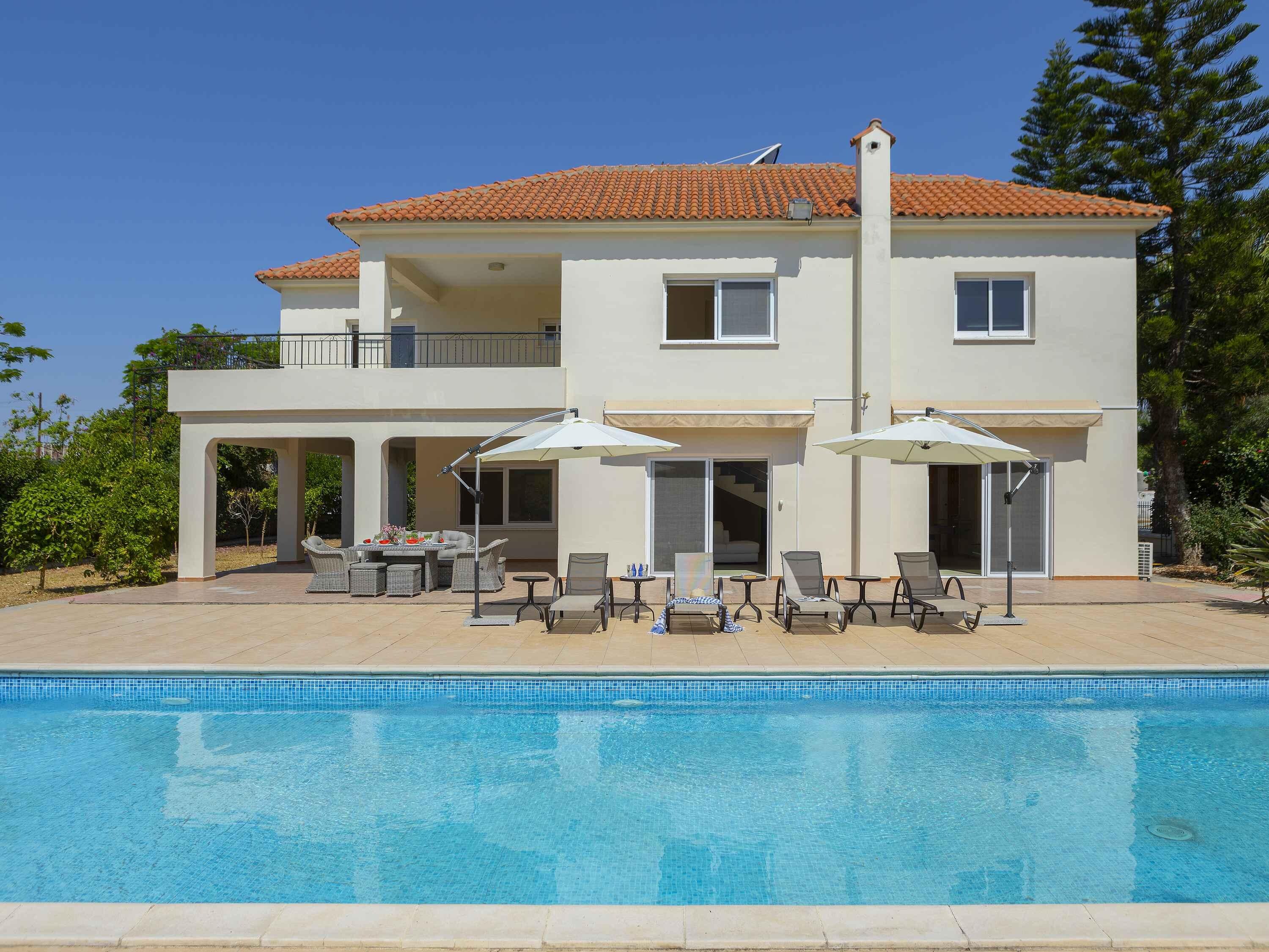 Property Image 1 - Spacious 5 BR Villa With Garden And Pool