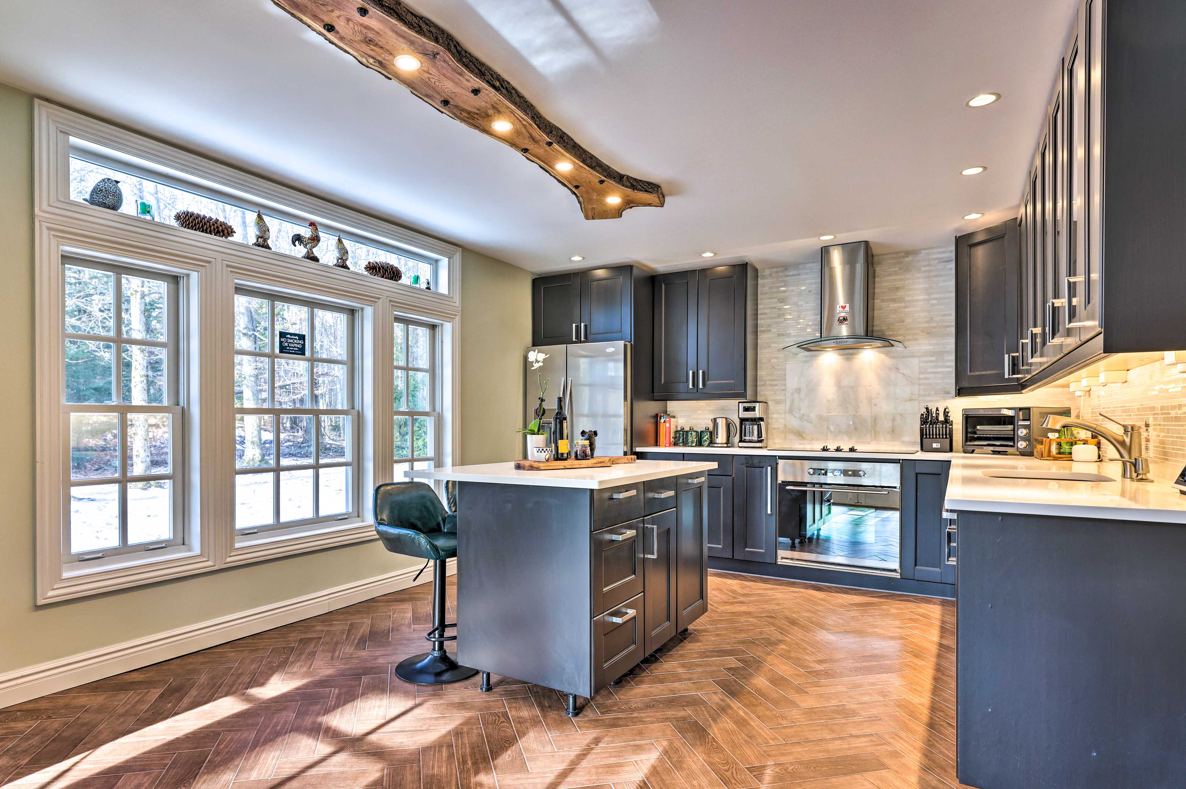 Poconos Cottage w/ Sauna ~ 10 Mi to Camelback!