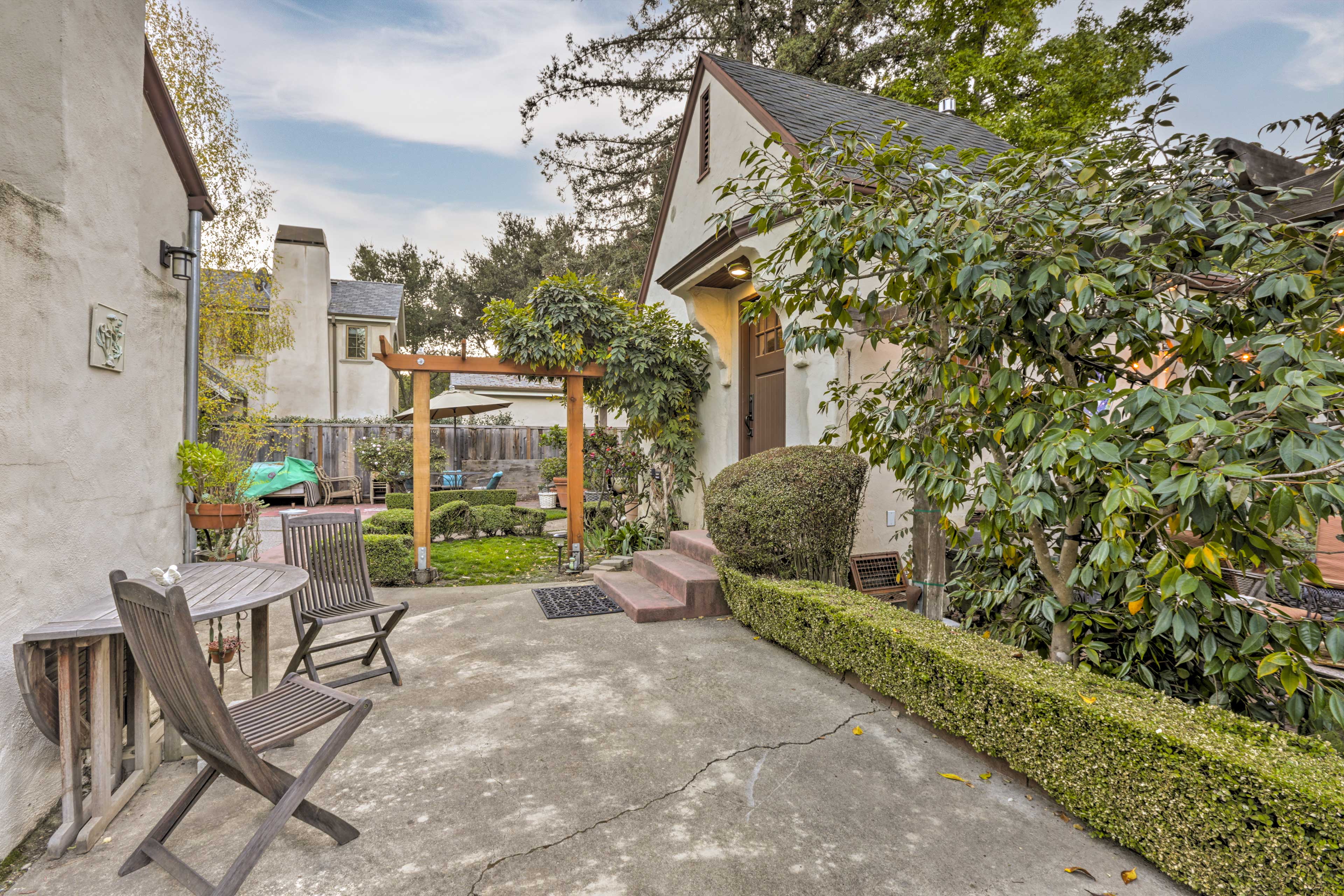 Updated Menlo Park English Tudor Garden Cottage!