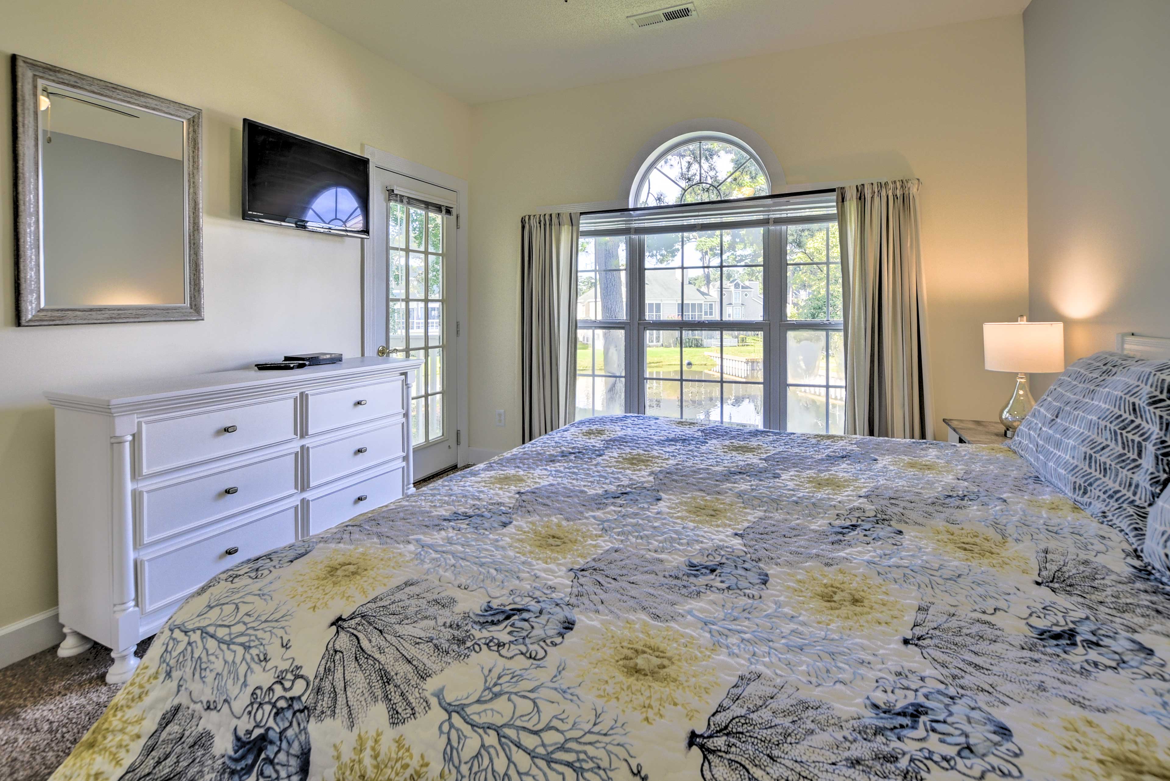 Cozy Myrtle Beach Condo w/ Community Pools & Golf