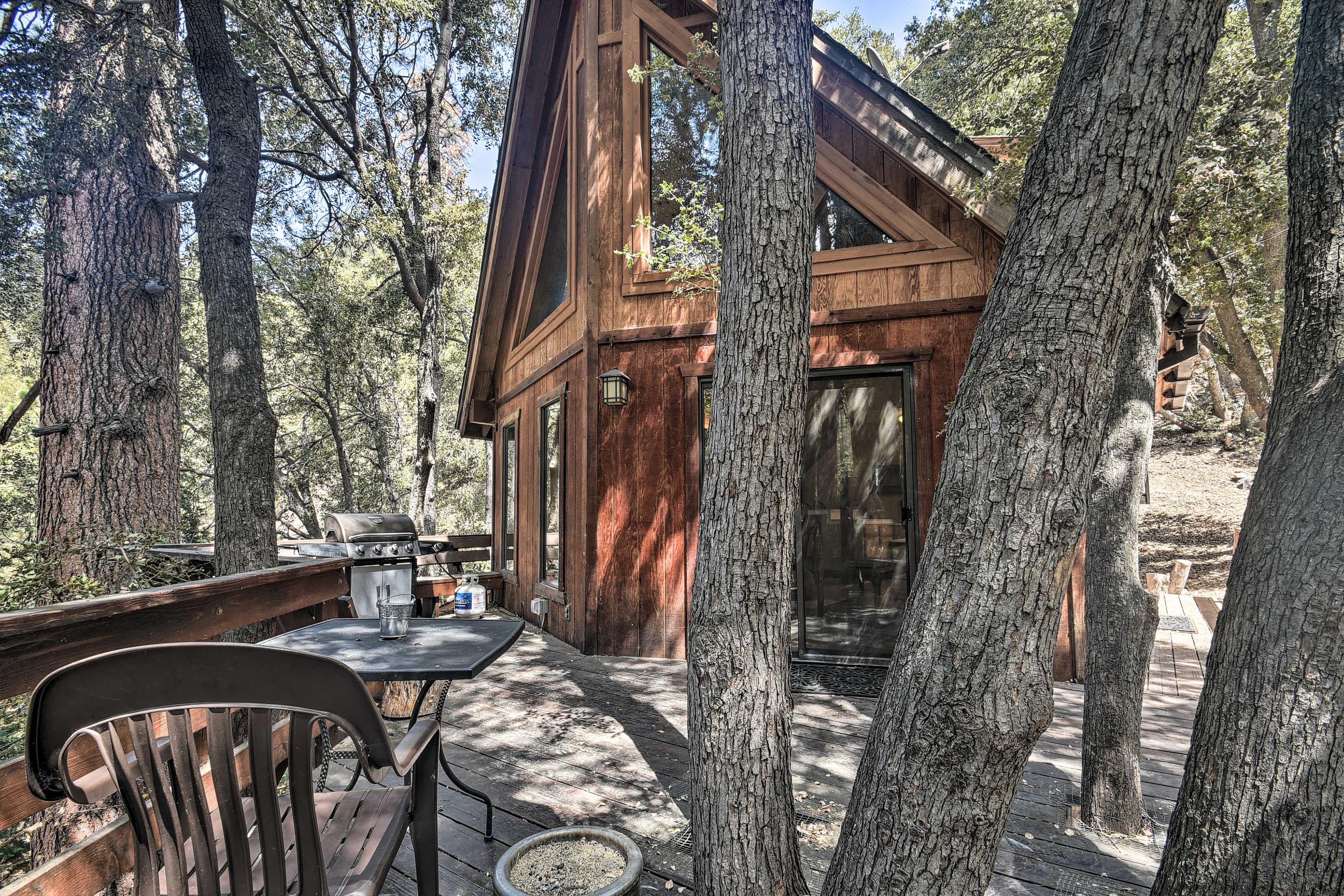 Updated ’Tree House’ Pine Mtn Club Cabin by Trails Home Rental in