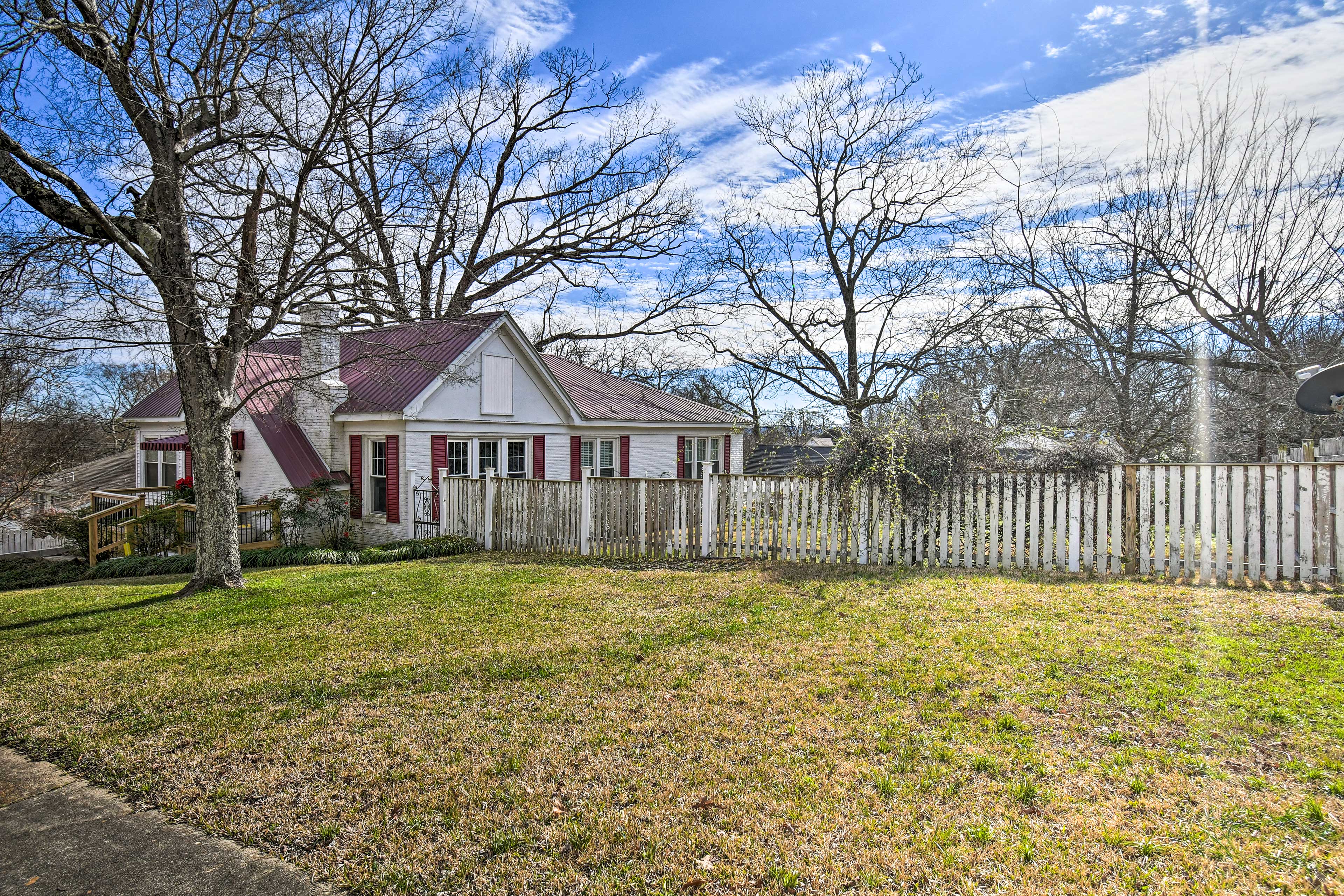 Property Image 2 - Hot Springs Home w/ Yard: 2 Mi to Oaklawn Casino