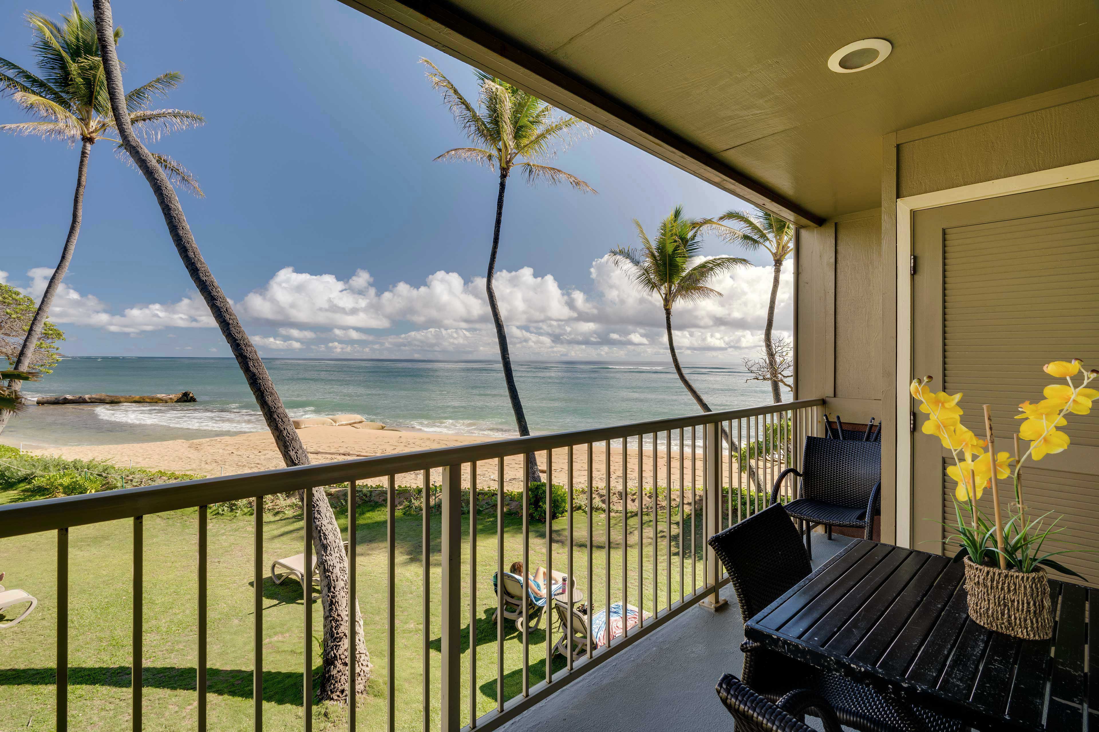Property Image 2 - Waipouli Beachfront Condo w/ Balcony + Ocean Views