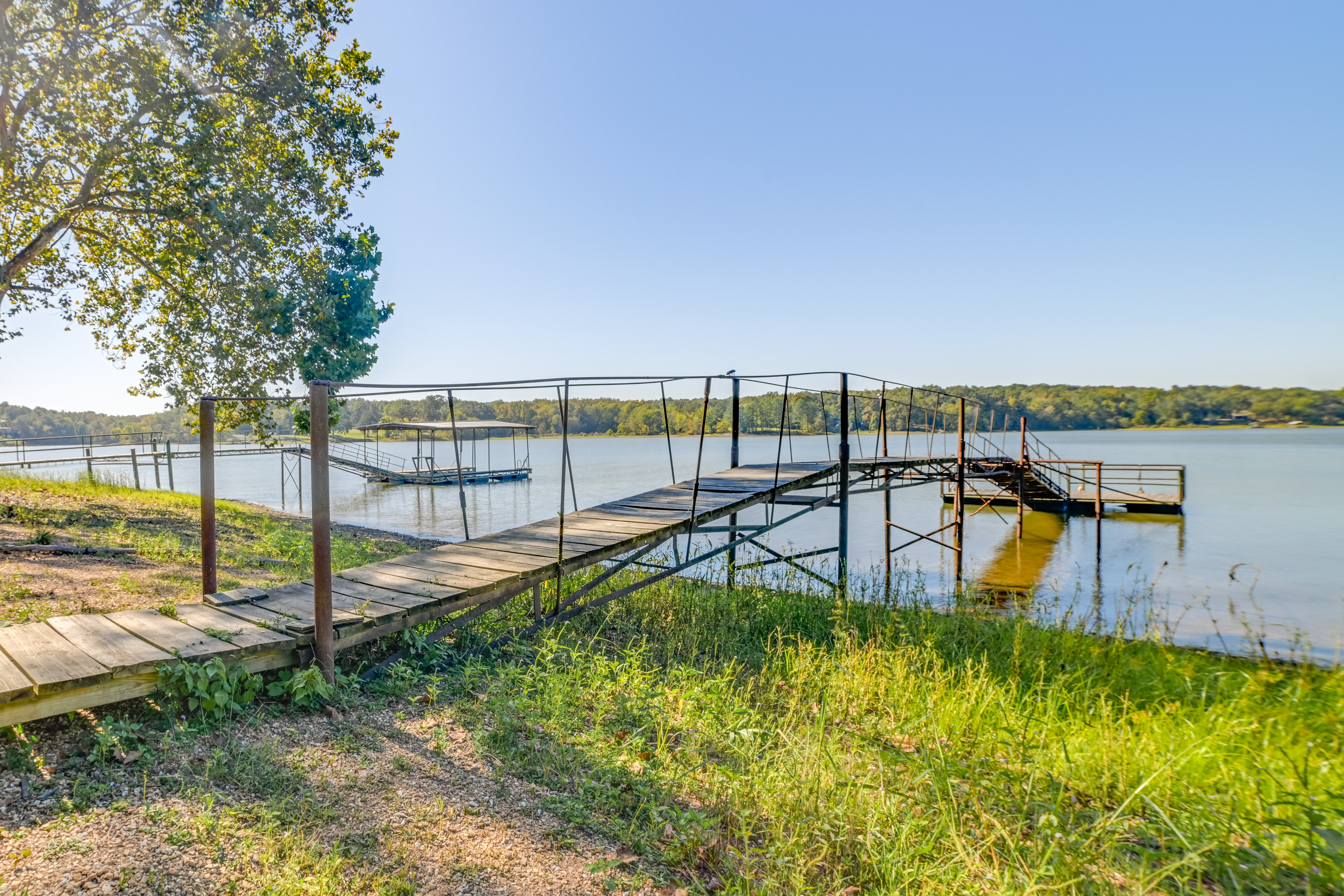 Property Image 1 - Lakefront New Concord Paradise w/ Screened Porch!