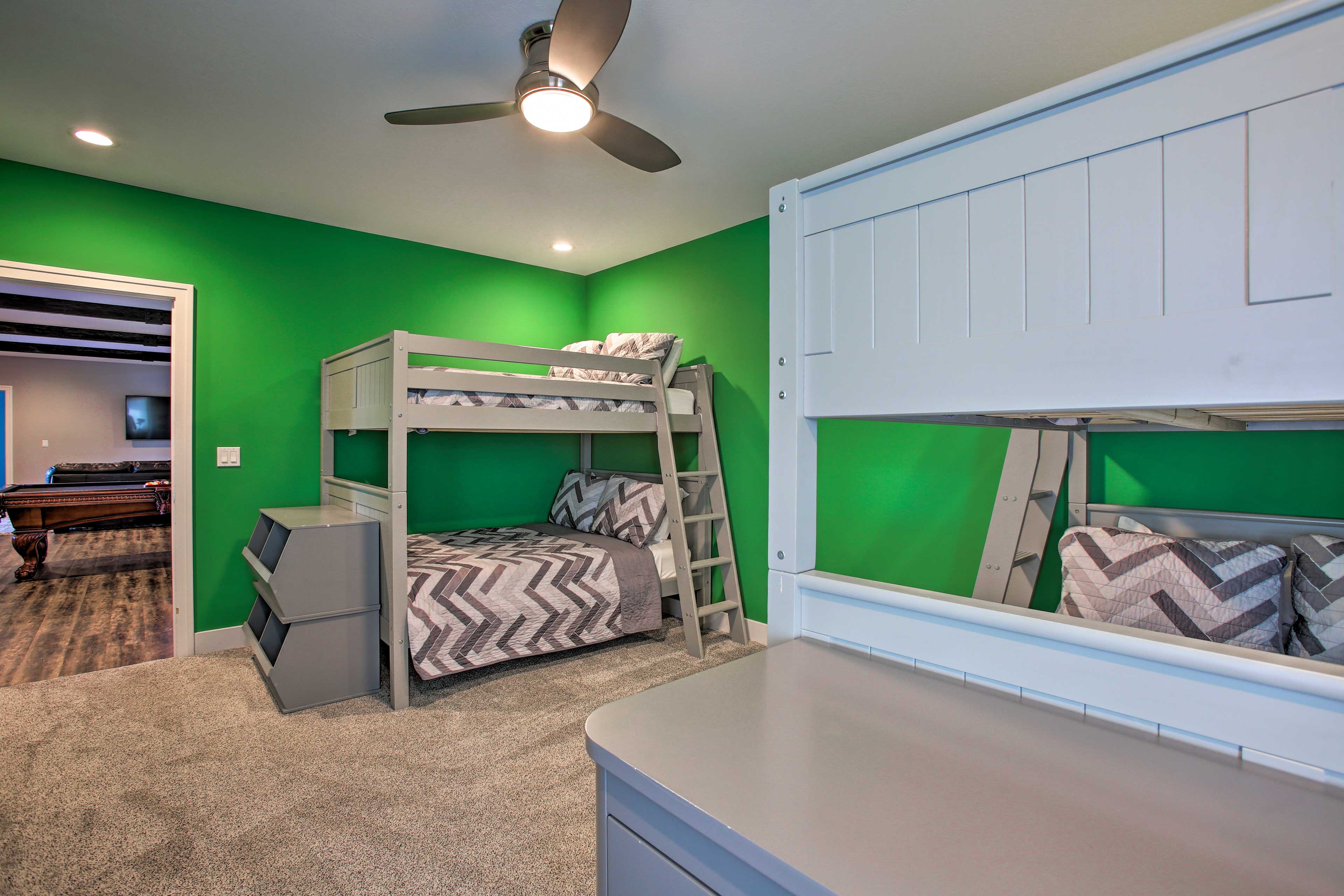 Sunroom + Hot Tub! Waterfront Silver Lake Home