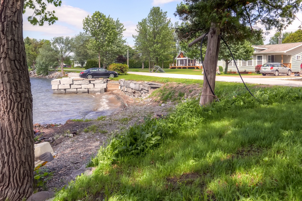 'Willow Point' ~ Lake Champlain House w/ 2 Kayaks!