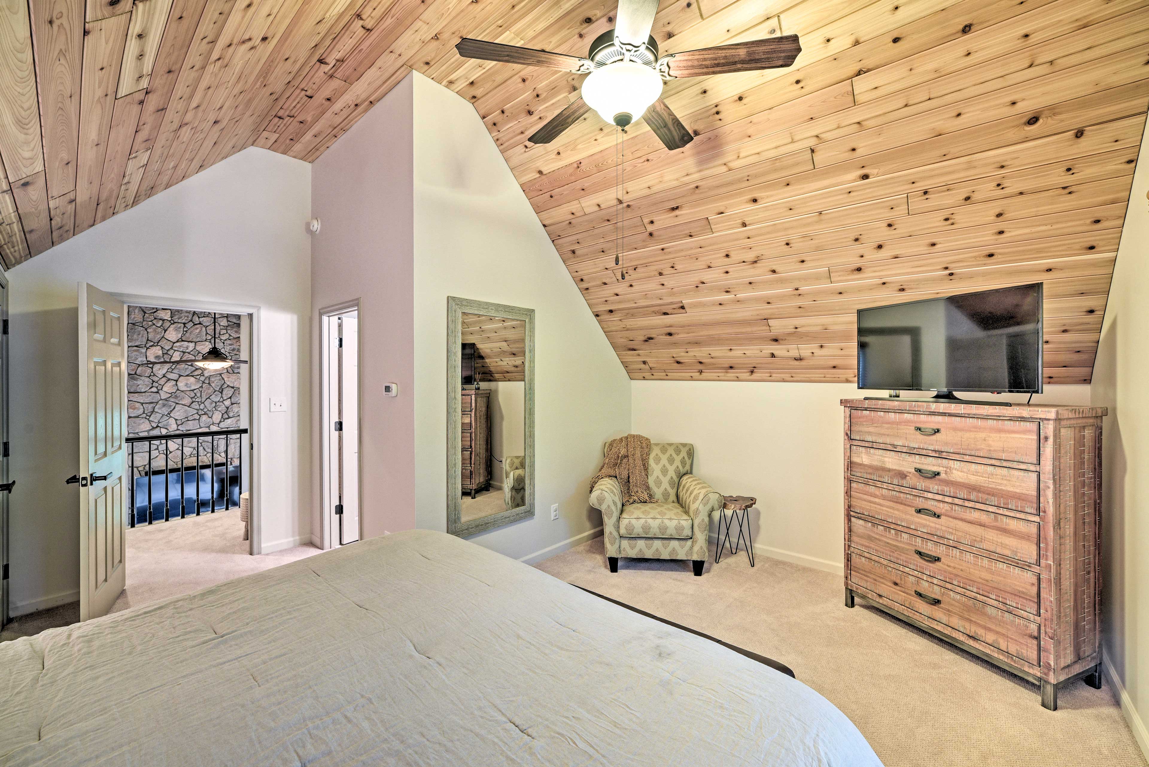 Wintergreen Resort Home w/ Deck: Walk to Slopes