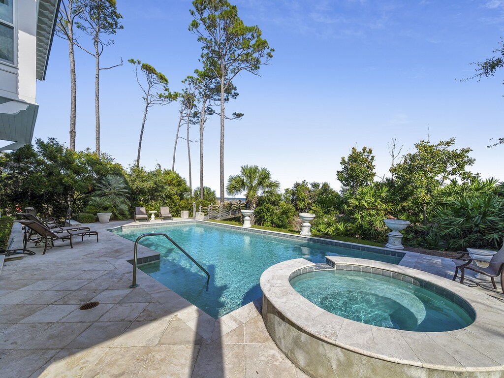Oceanfront Pool at 10 East Wind