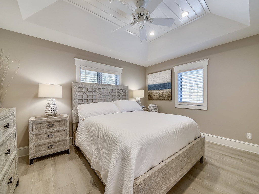 Guest Bedroom with Queen Bed at 21 Canvasback