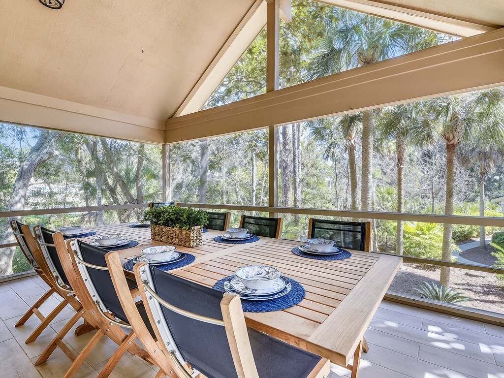 Screened Porch with Large Dining Table at 21 Canvasback