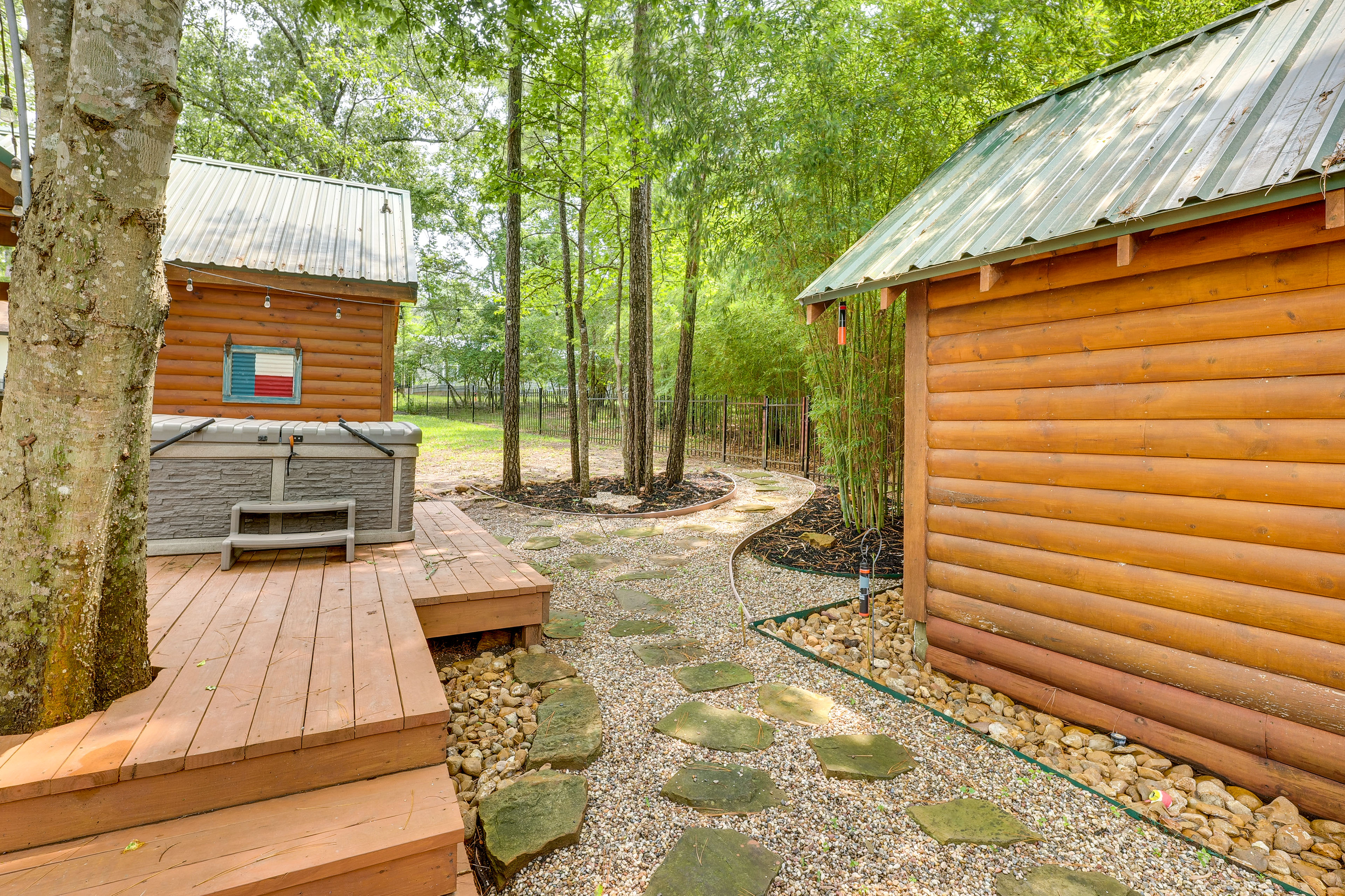 Property Image 2 - ’Cape Royale’ Luxury Livingston Cabin w/ Hot Tub!